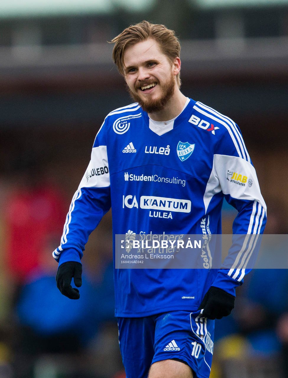 Luleås Joel Rajalakso under fotbollsmatchen i division 1 norra mellan Akropolis IF och IFK Luleå den 16 april 2016 i Stockholm. 