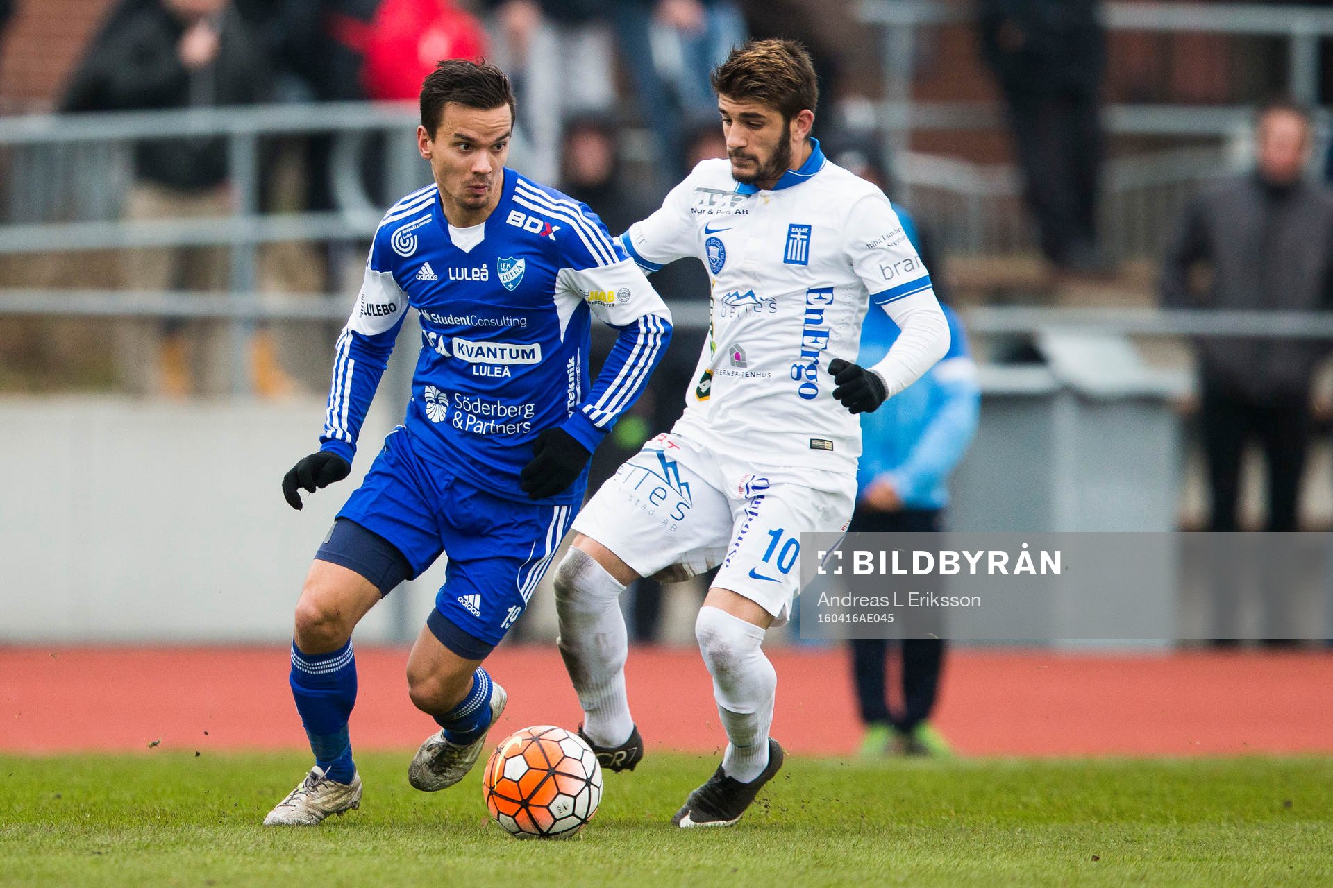 Luleås Patrik Pettersen i kamp om bollen med Akropolis Roy Sevgili under fotbollsmatchen i division 1 norra mellan Akropolis IF och IFK Luleå den 16 april 2016 i Stockholm.