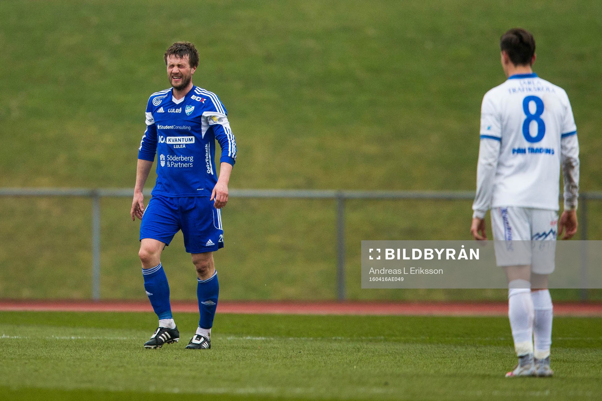 Luleås Vladimir Lazarev grinar illa