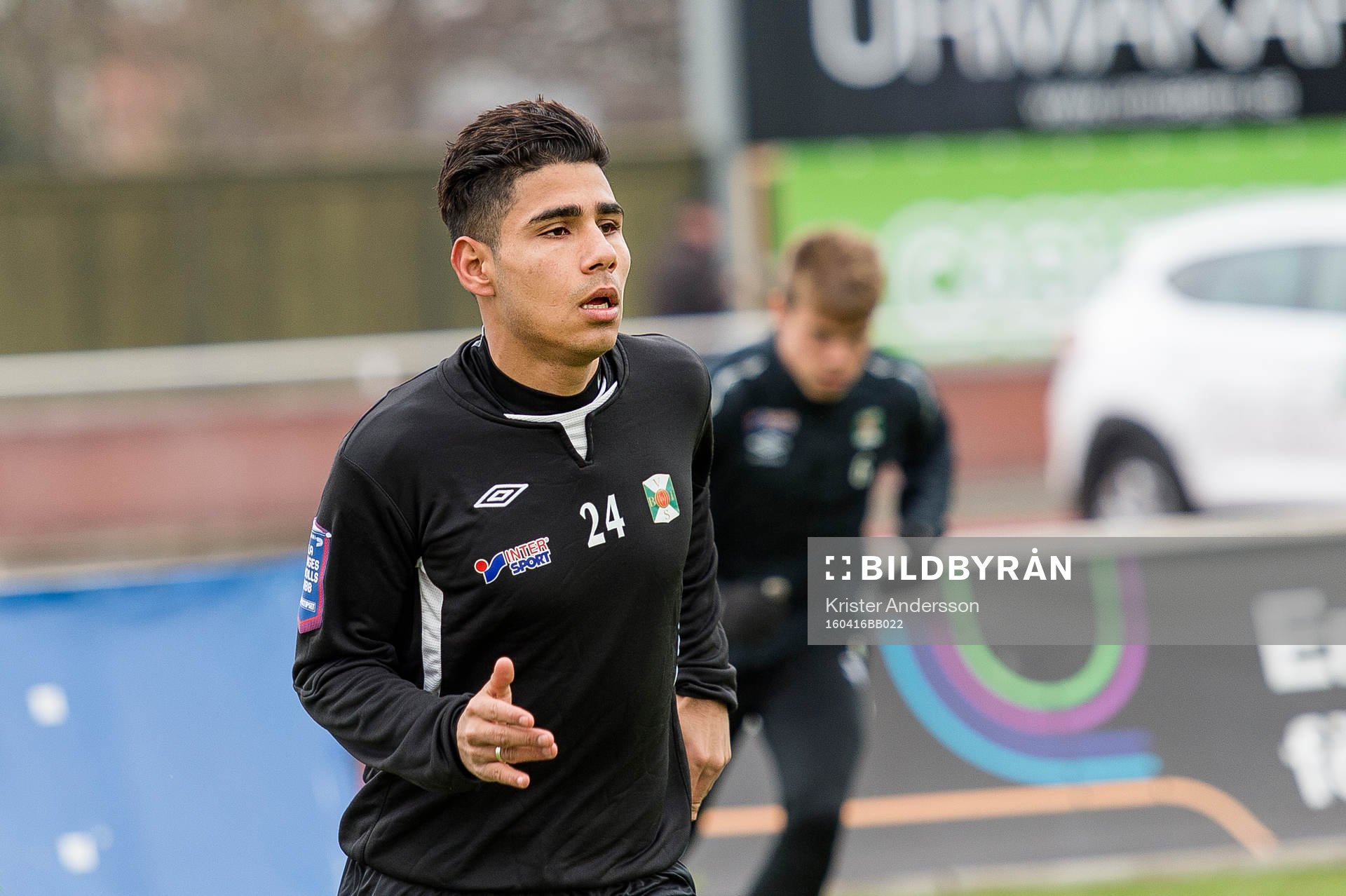 Varbergs Hosam Aiesh före fotbollsmatchen i Superettan
