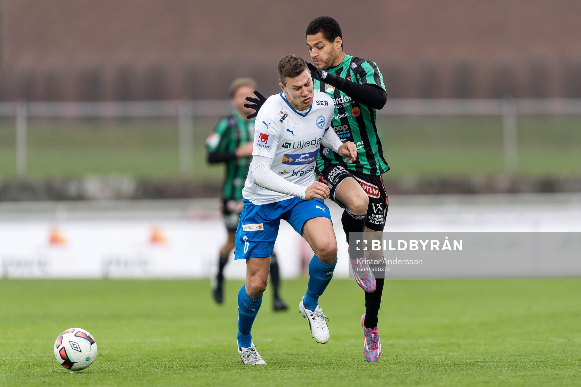 Värnamos Martin Claesson och Varbergs Riki Alba under fotbollsmatchen i Superettan mellan Varberg och Värnamo den 16 april 2016 i Varberg.