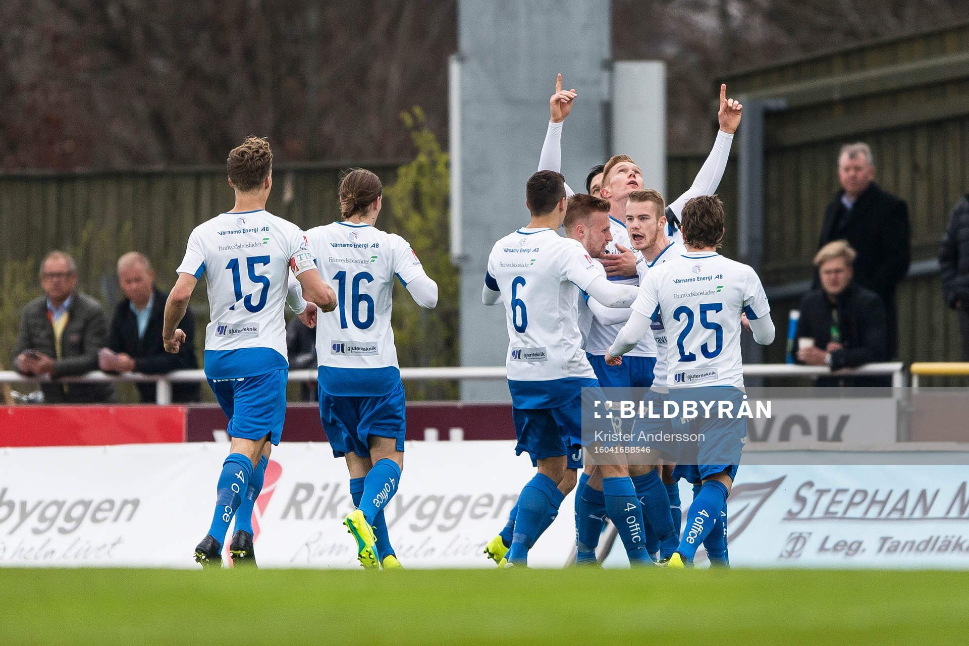 Värnamos David Engström har gjort 0-1 och laget