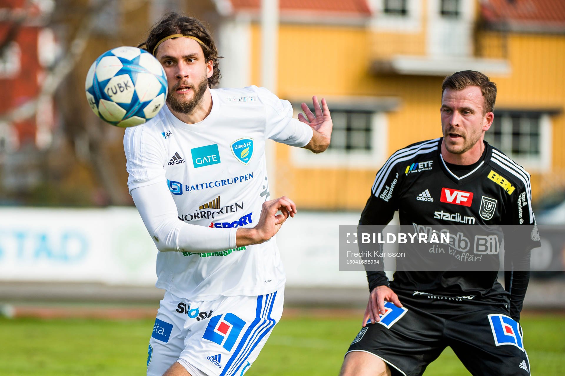  Umeås Simon Mårtensson under fotbollsmatchen i Division 1 norra mellan Carlstad United och Umeå den 16 april 2016 i Karlstad.