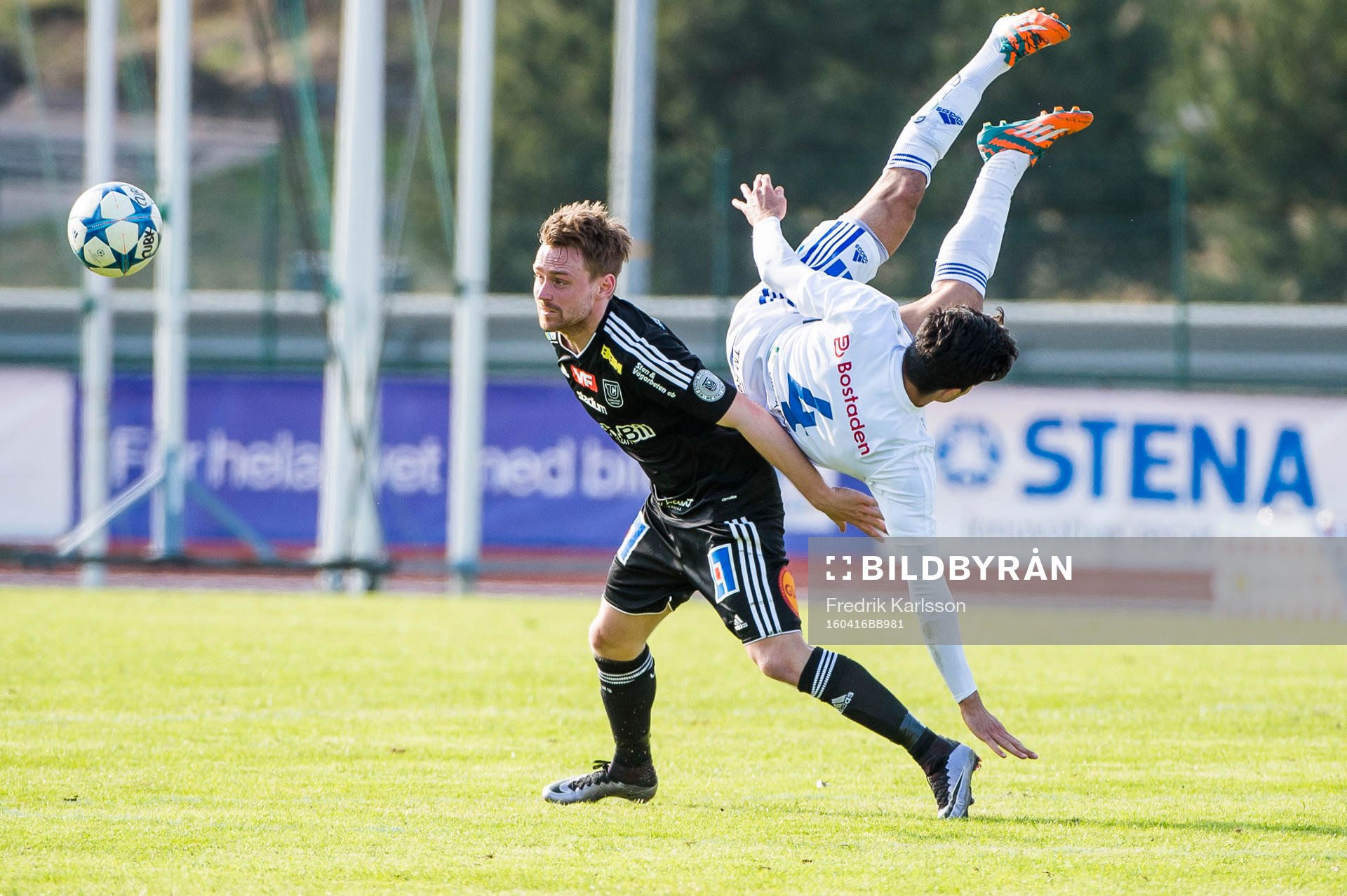 Umeås Dillan Ismail under fotbollsmatchen i Division 1 norra mellan Carlstad United och Umeå den 16 april 2016 i Karlstad.