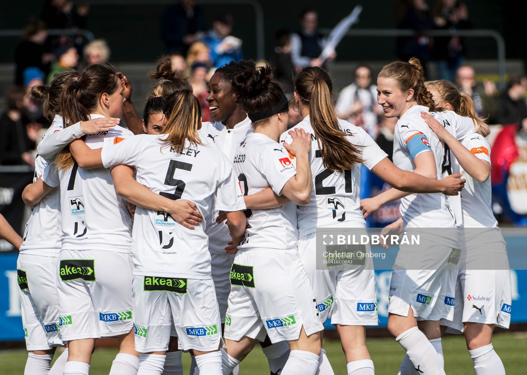Rosengårds spelare jublar åt Marta Viera Da Silvas 1-0