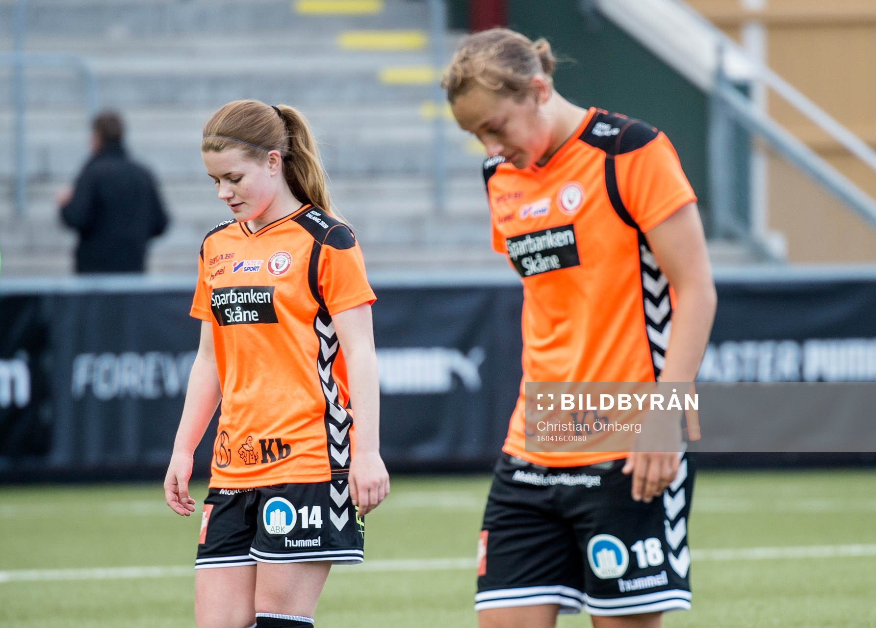 Kristianstads Tilda Persson och Jenny Danielsson deppar