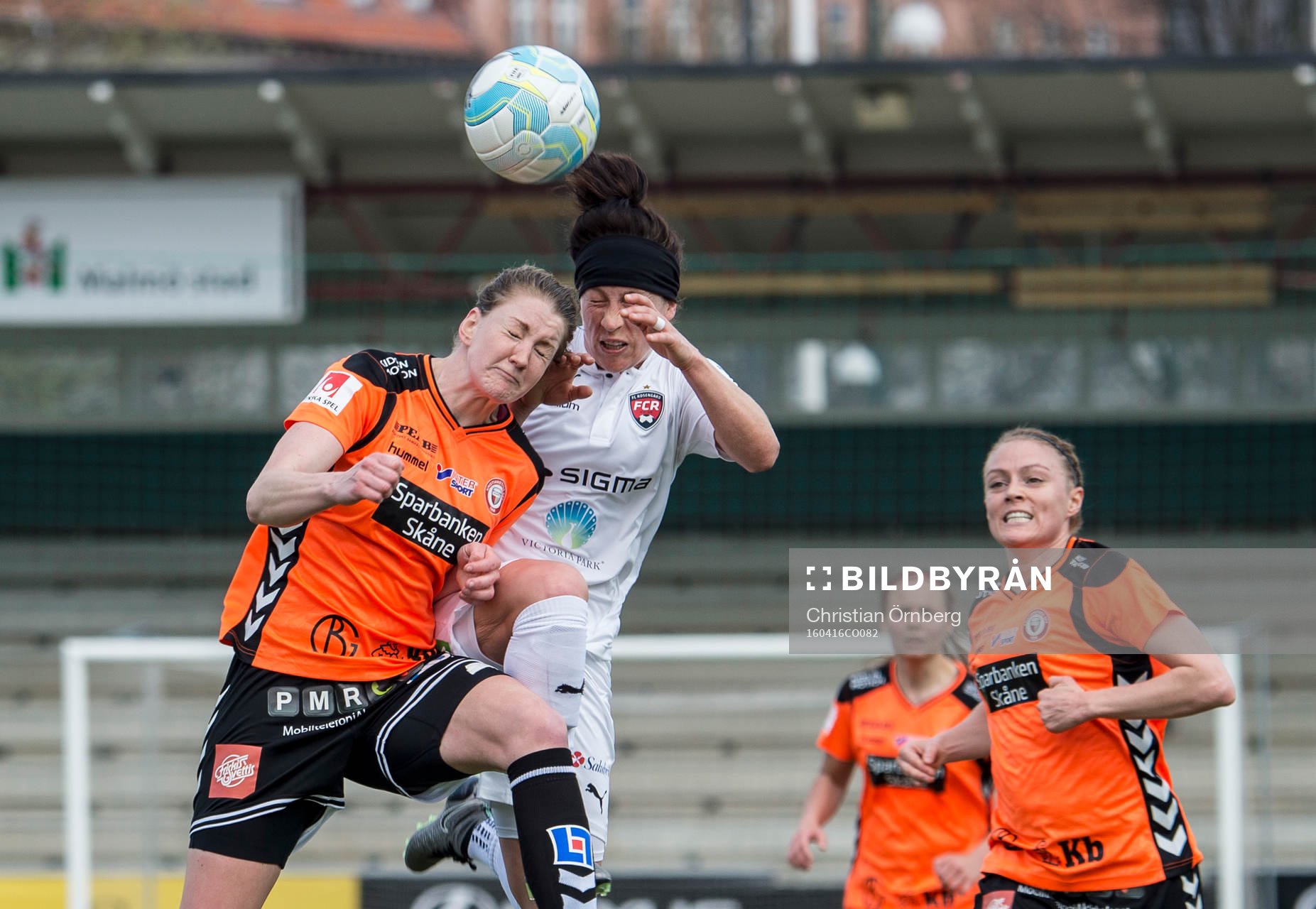Kristianstads Mia Carlsson och Sif Atladottir mot