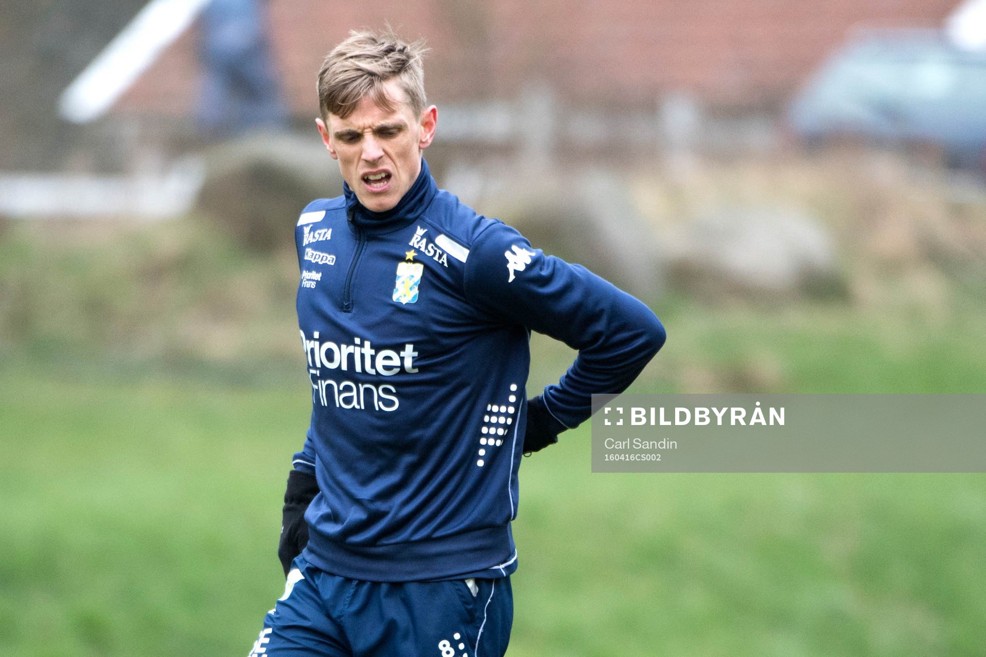 IFK Göteborgs Sören Rieks tar sig för ryggen