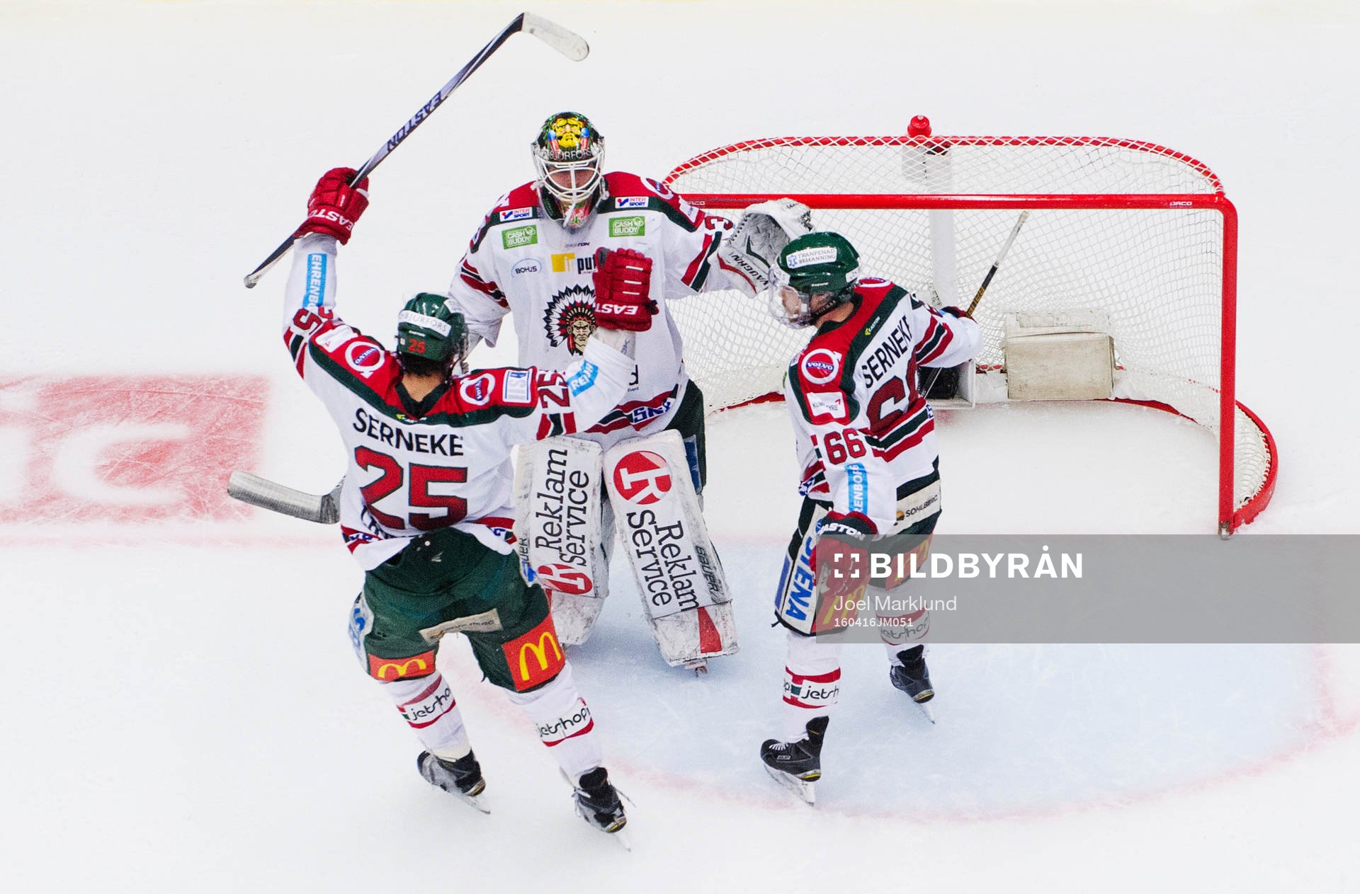 Frölundas Oliver Lauridsen, målvakt Johan Gustafsson och