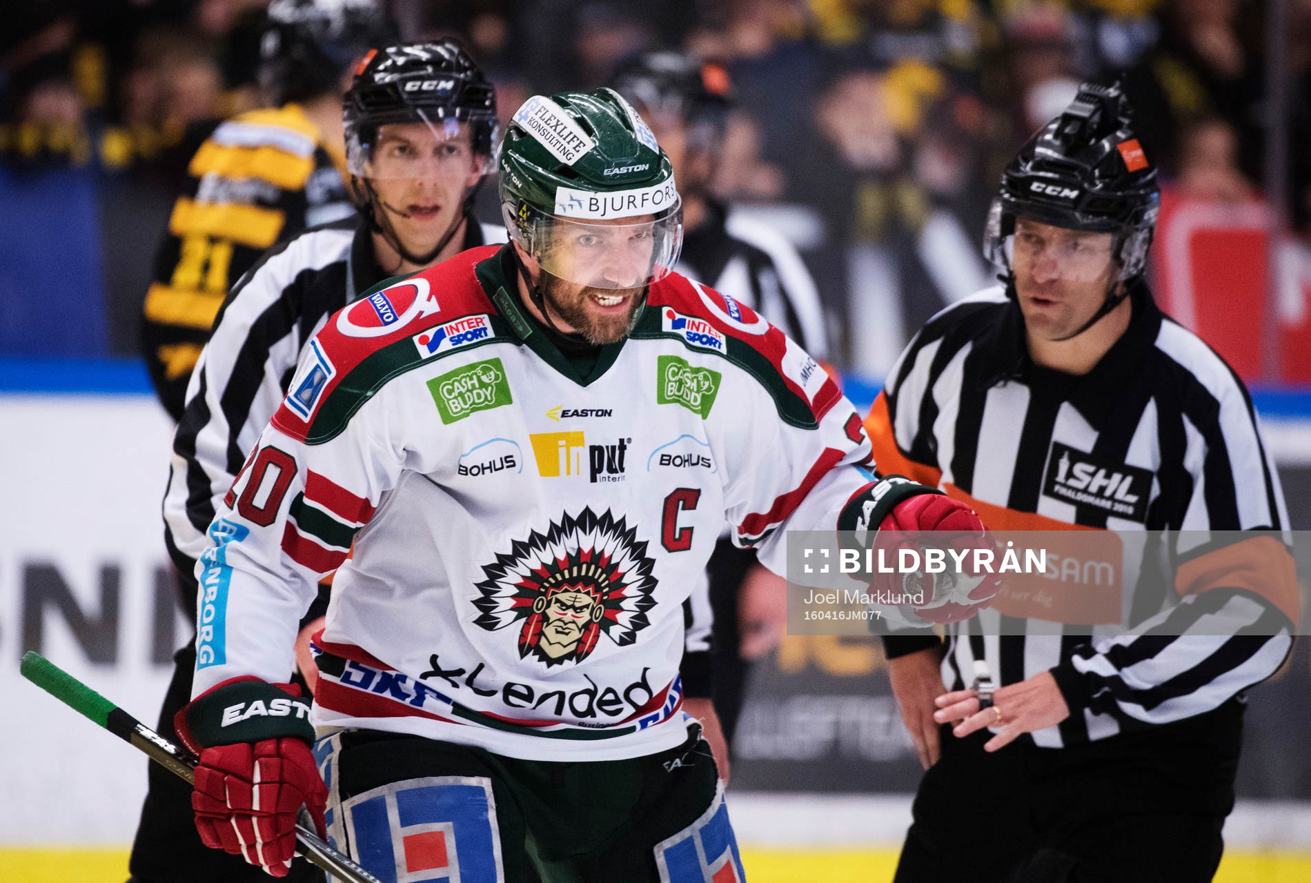 Frölundas Joel Lundqvist grimaserar när han pratar med