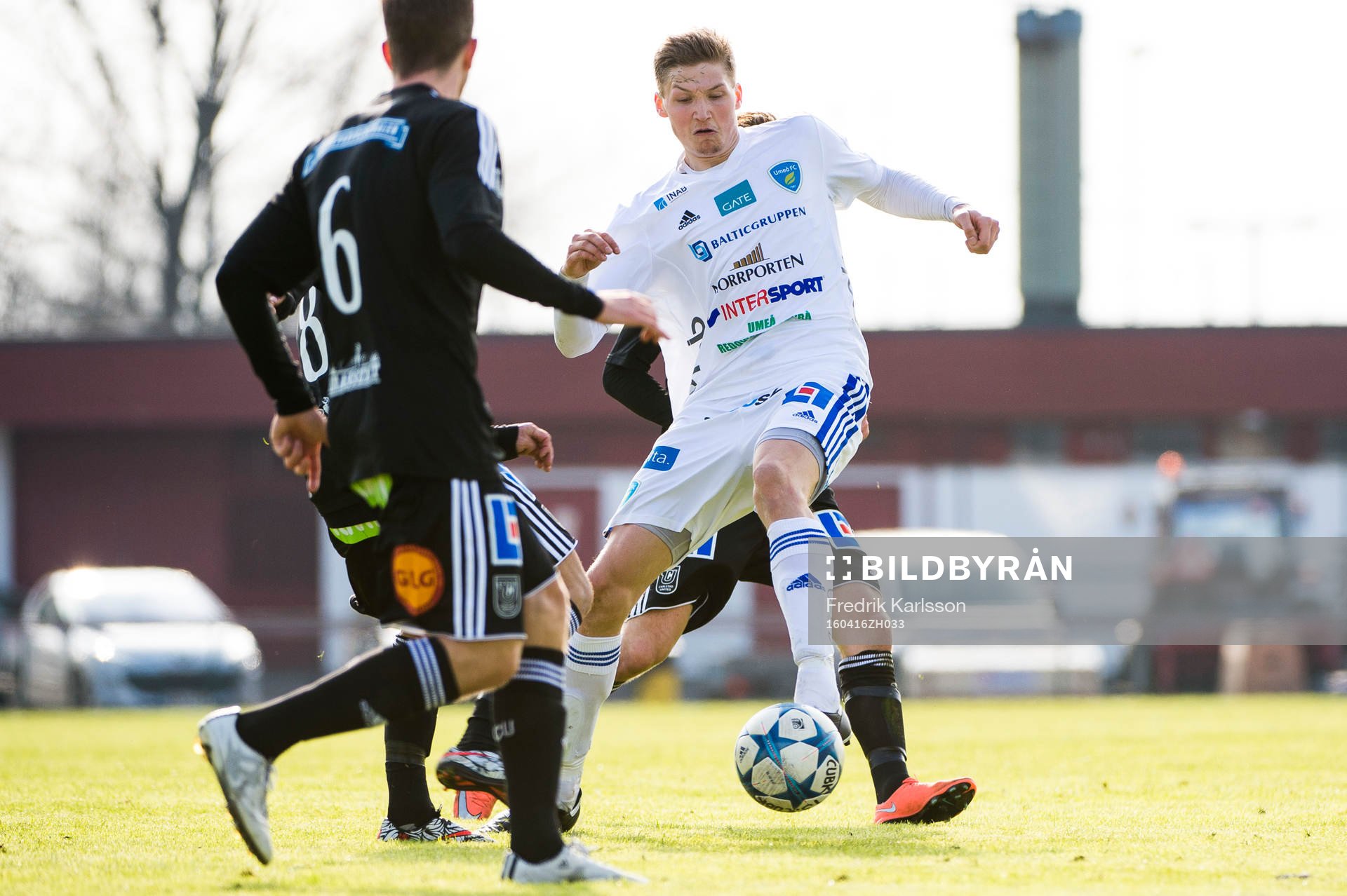 Umeås Mikael Wikström under fotbollsmatchen i Division 1 norra mellan Carlstad United och Umeå den 16 april 2016 i Karlstad.