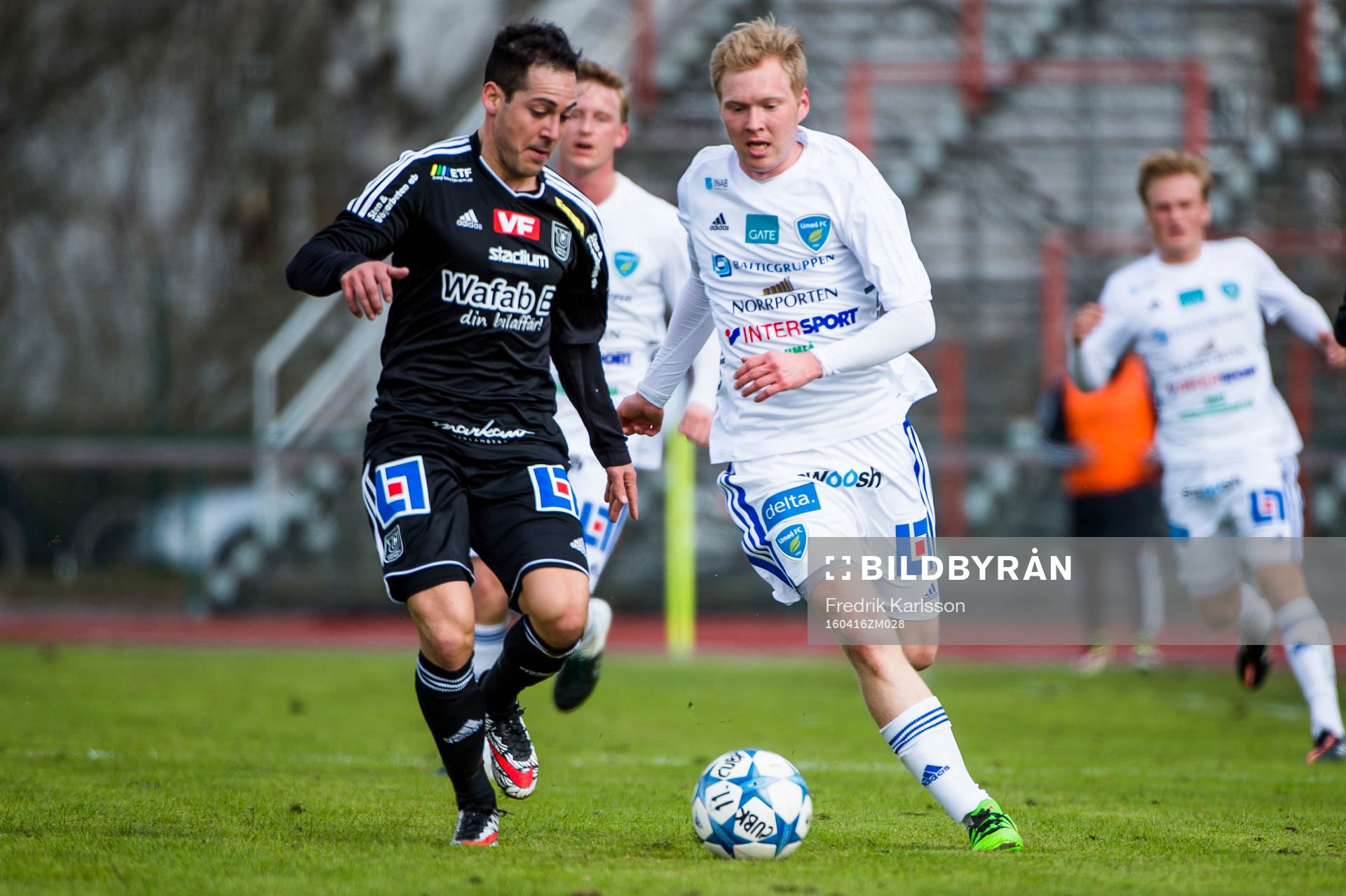 Umeås Fredrik Wennebro under fotbollsmatchen i Division 1 norra mellan Carlstad United och Umeå den 16 april 2016 i Karlstad.