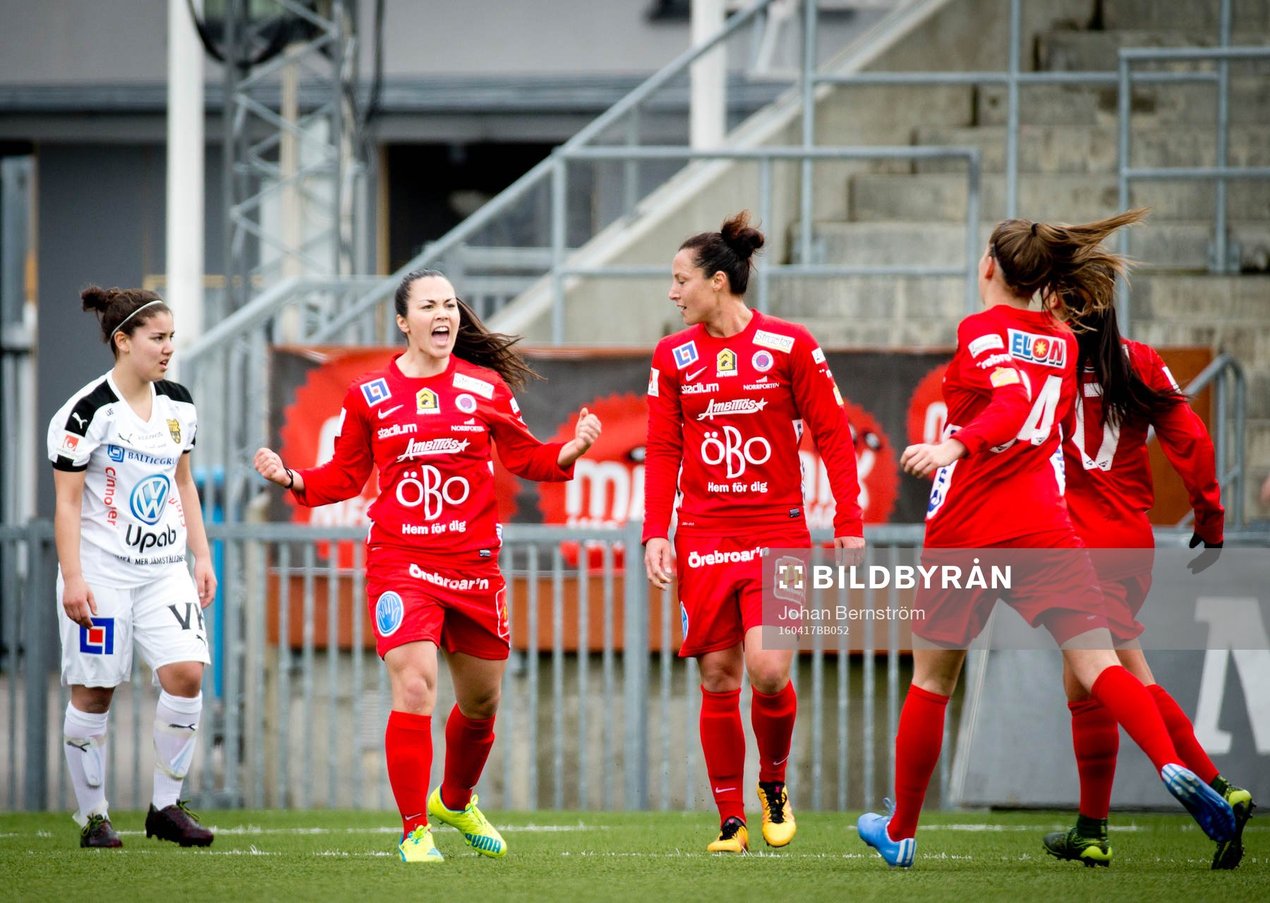 Örebros Michelle De Jong gör 1-0 ich jublar