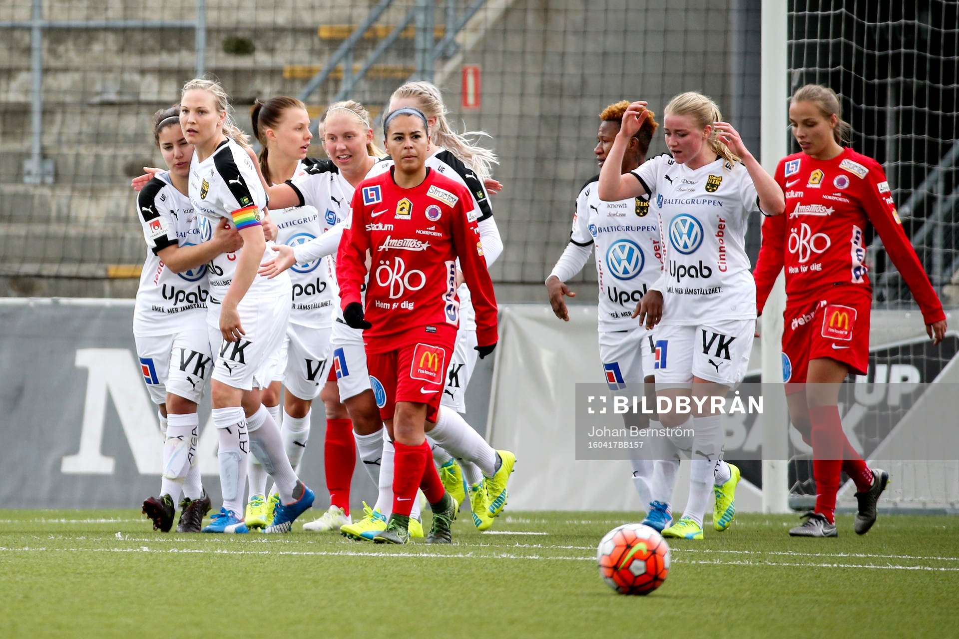 Umeås Lisa Lantz jublar efter 1-1 under fotbollsmatchen i Damallsvenskan mellan KIF Örebro och Umeå den 17 april 2016 i Örebro.