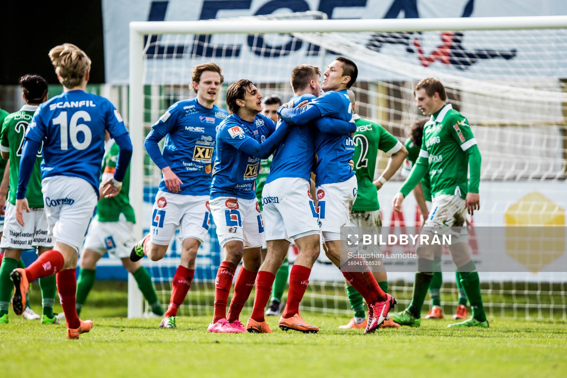 Åtvidabergs Sebastian Ramhorn har gjort 2-2 och jublar med