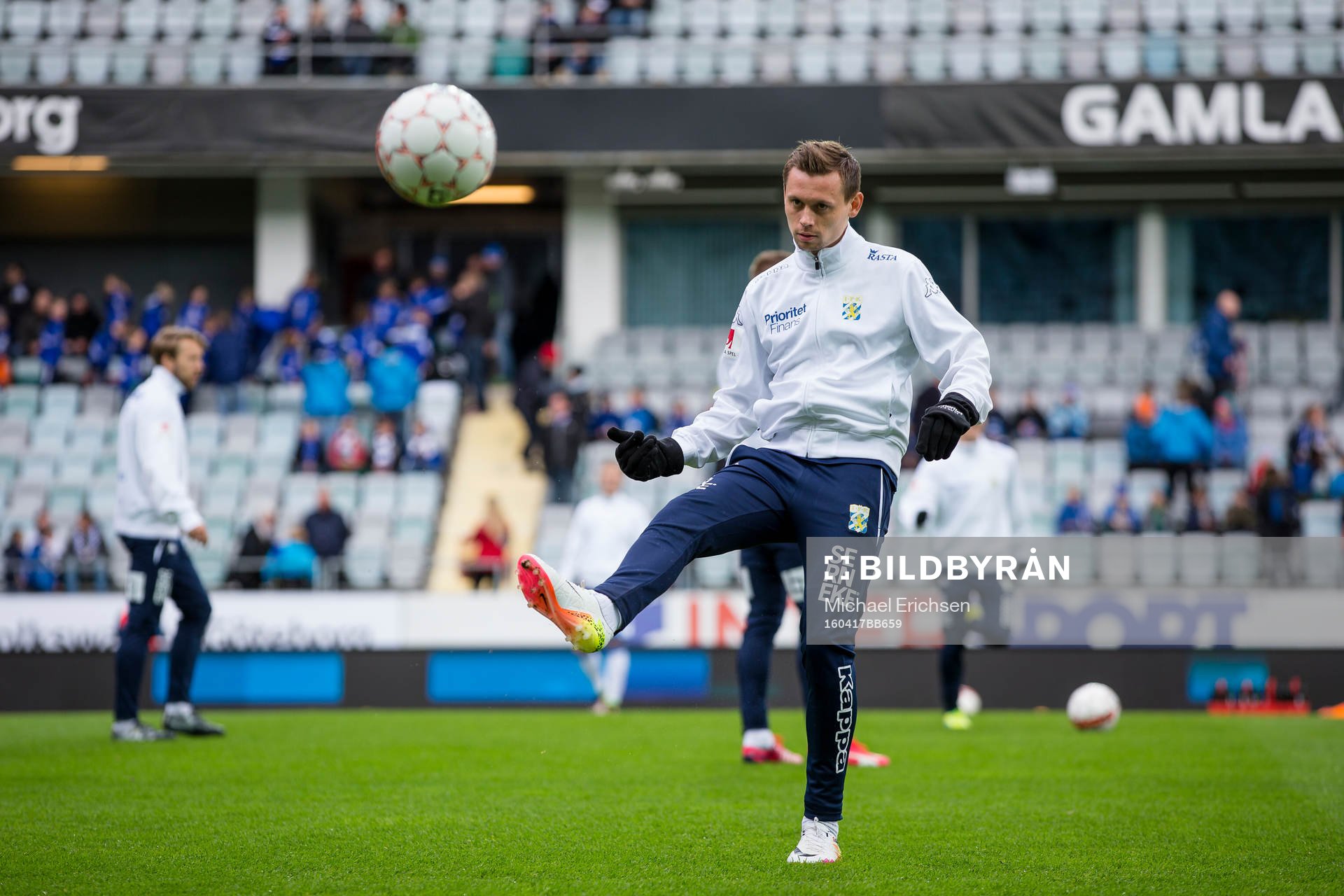 IFK Göteborgs Jakob Ankersen värmer upp innan