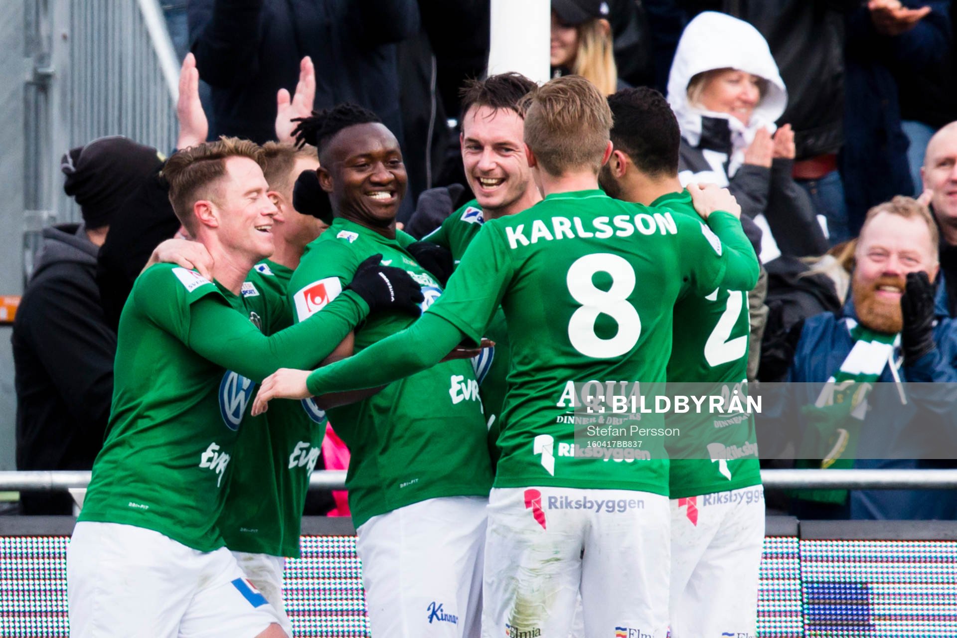 Jönköpings Tommy Thelin, Moses Ogbu, Daryl Smylie, Joakim Karlsson och André Calisir jublar efter 1-0 under fotbollsmatchen i Allsvenskan mellan Jönköping och Gefle den 17 april 2016 i Jönköping.