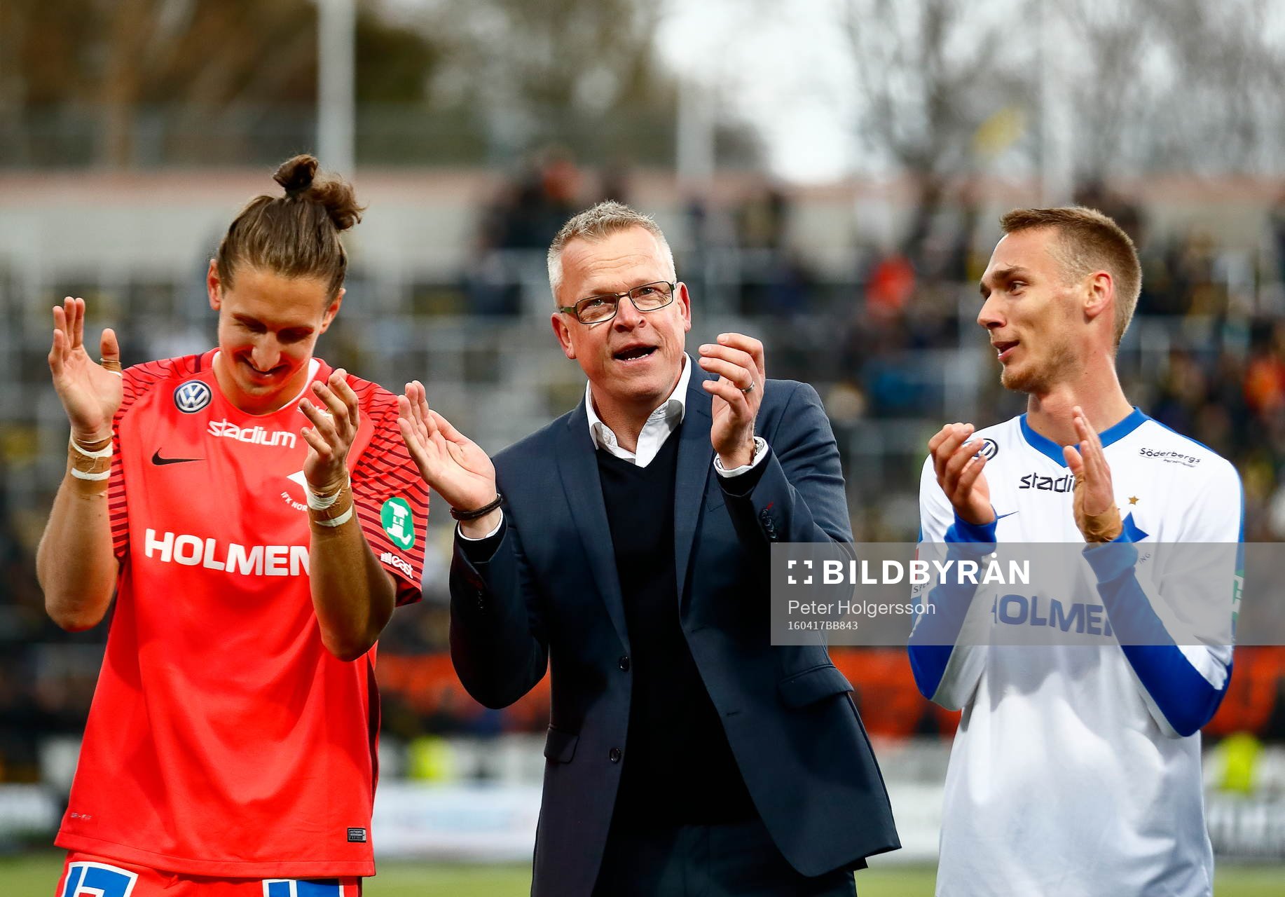 Norrköpings målvakt David Mitov Nilsson, tränare Jan Andersson och Linus Wahlqvist under fotbollsmatchen i Allsvenskan mellan Norrköping och AIK den 17 april 2016 i Norrköping.