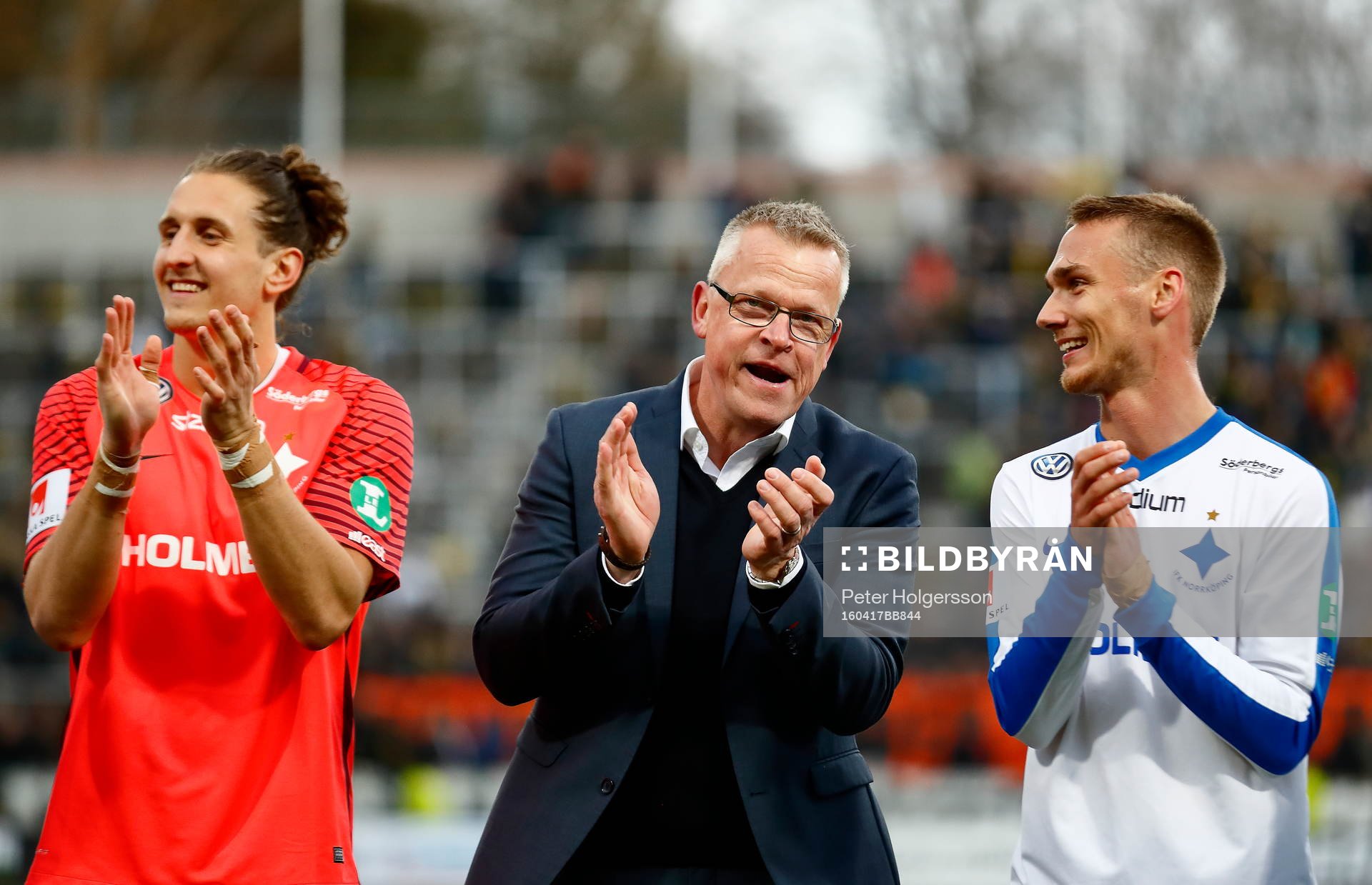 Norrköpings målvakt David Mitov Nilsson, tränare Jan Andersson och Linus Wahlqvist under fotbollsmatchen i Allsvenskan mellan Norrköping och AIK den 17 april 2016 i Norrköping.