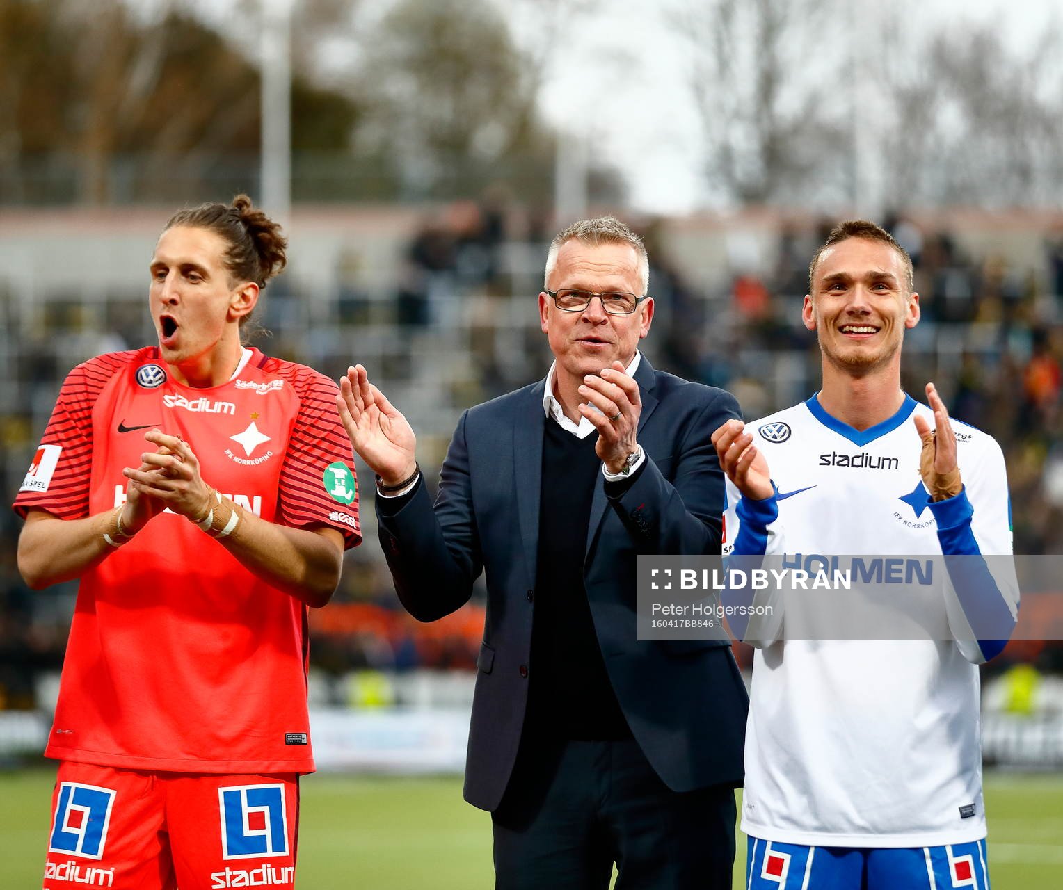 Norrköpings målvakt David Mitov Nilsson, tränare Jan Andersson och Linus Wahlqvist under fotbollsmatchen i Allsvenskan mellan Norrköping och AIK den 17 april 2016 i Norrköping.