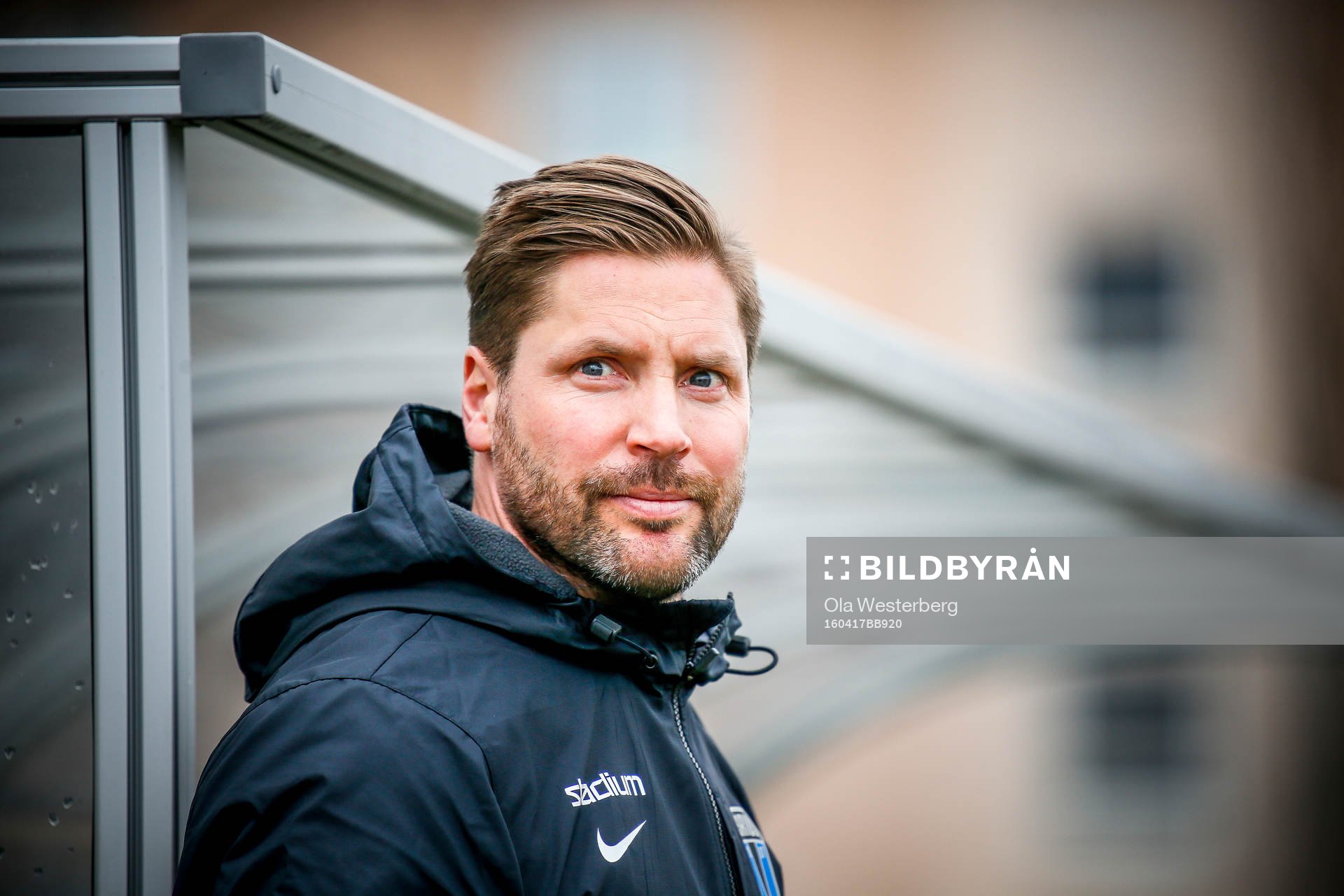 Sirius assisterande tränare Mathias Bernhardsson premiären av elitettan i fotboll mellan Sunnanå och Sirius den 17 april 2016 i Skellefteå.