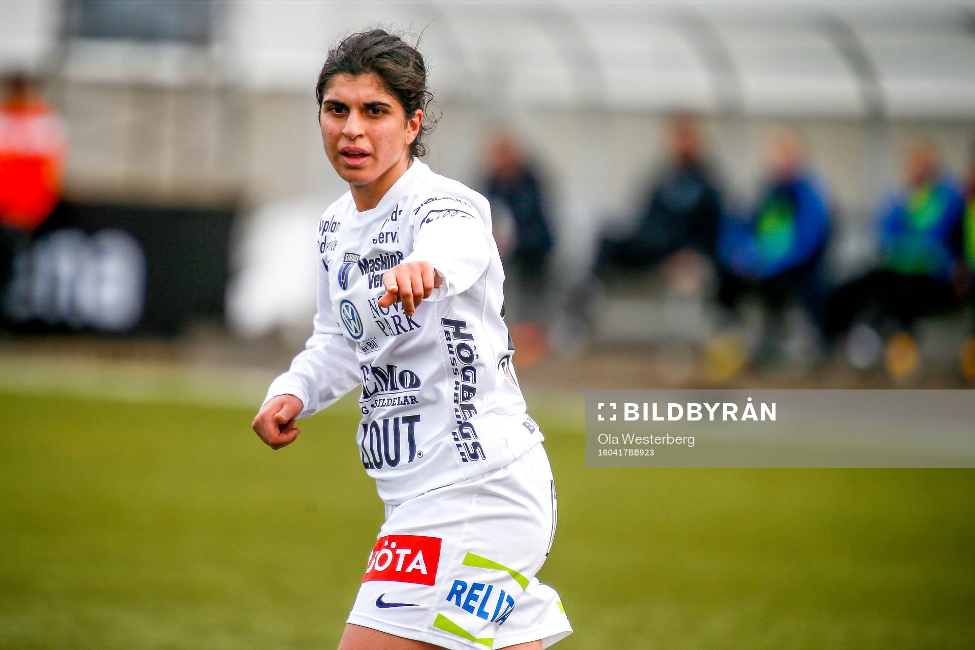 Sirius Aisha Faiqi  i premiären av elitettan i fotboll mellan Sunnanå och Sirius den 17 april 2016 i Skellefteå.