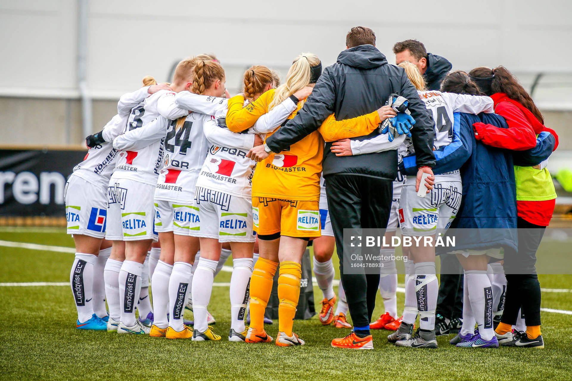 Sirius jublar i premiären av elitettan i fotboll mellan Sunnanå och Sirius den 17 april 2016 i Skellefteå.