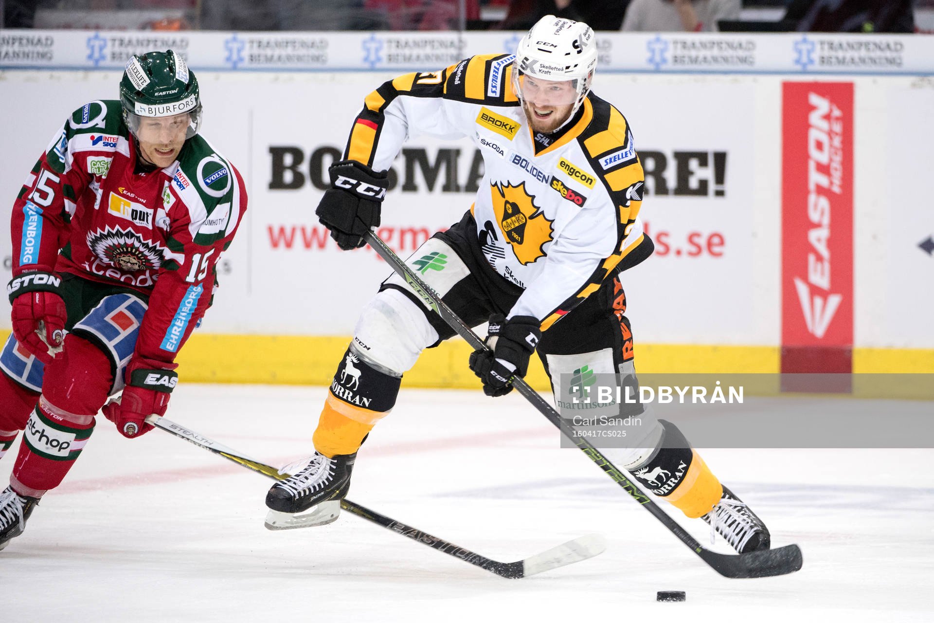 Frölundas Joey Crabb och Skellefteås Martin Lundberg