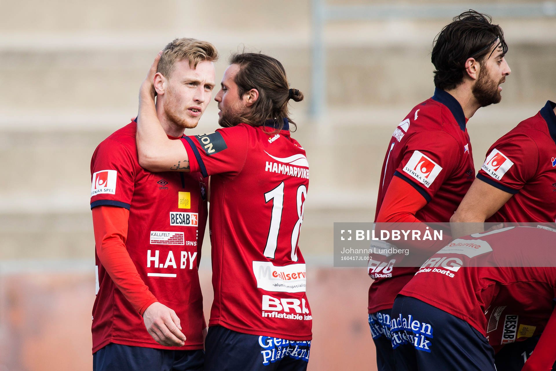 Örgrytes Sebastian Olsson (tv) gör 0-1 och jublar med