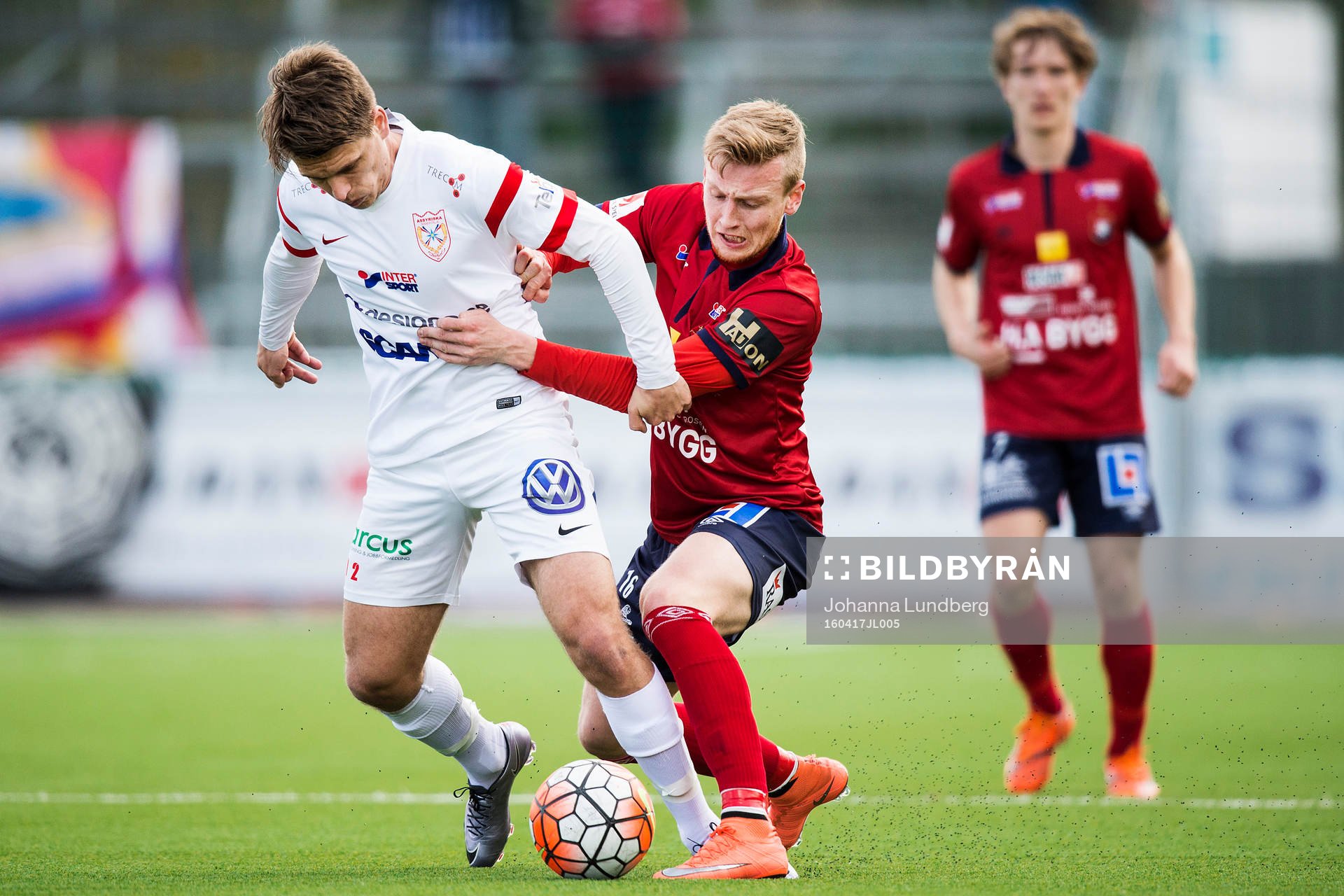 Assyriskas Fredrik Holster och Örgrytes Sebastian Ohlsson