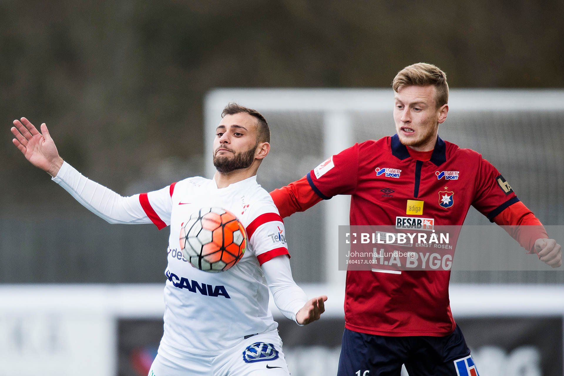 Assyriskas Mattias Genc och Örgrytes Sebastian Ohlsson