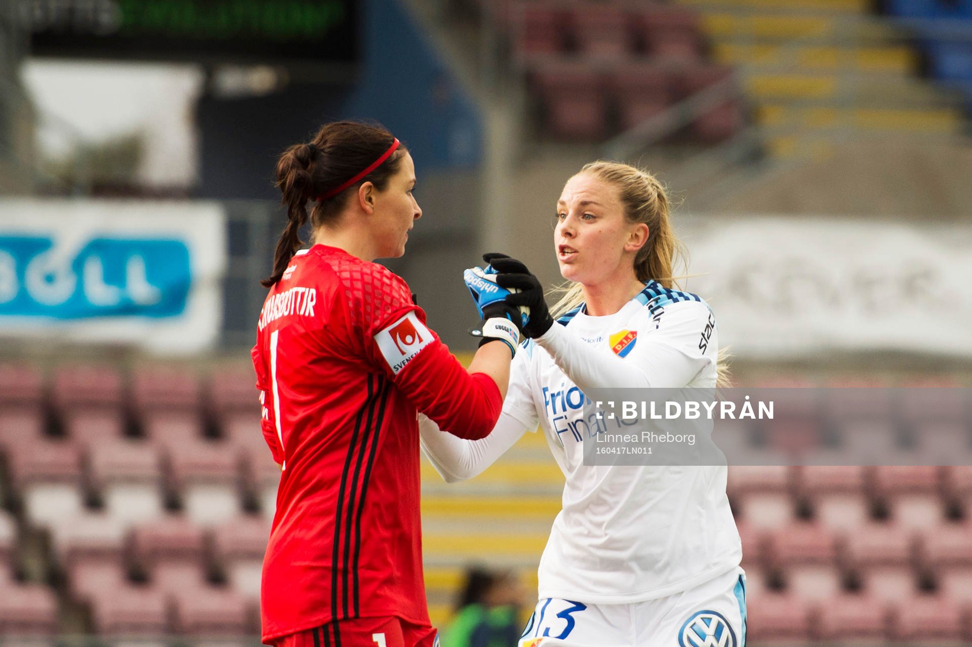 Djurgårdens Petronella Ekroth jublar med målvakt