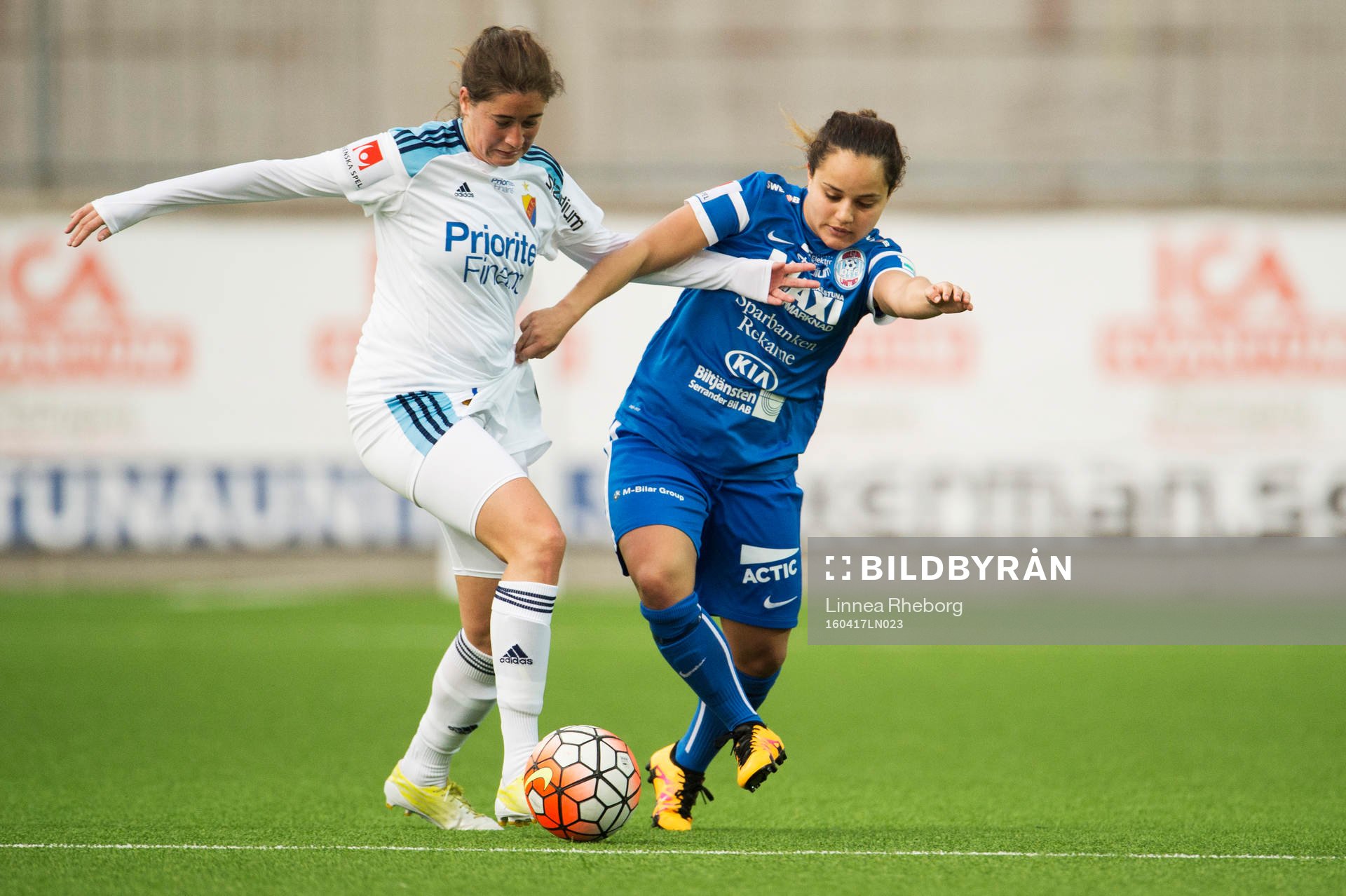 Djurgårdens Carolina Mendes och Eskilstunas Malin Diaz i