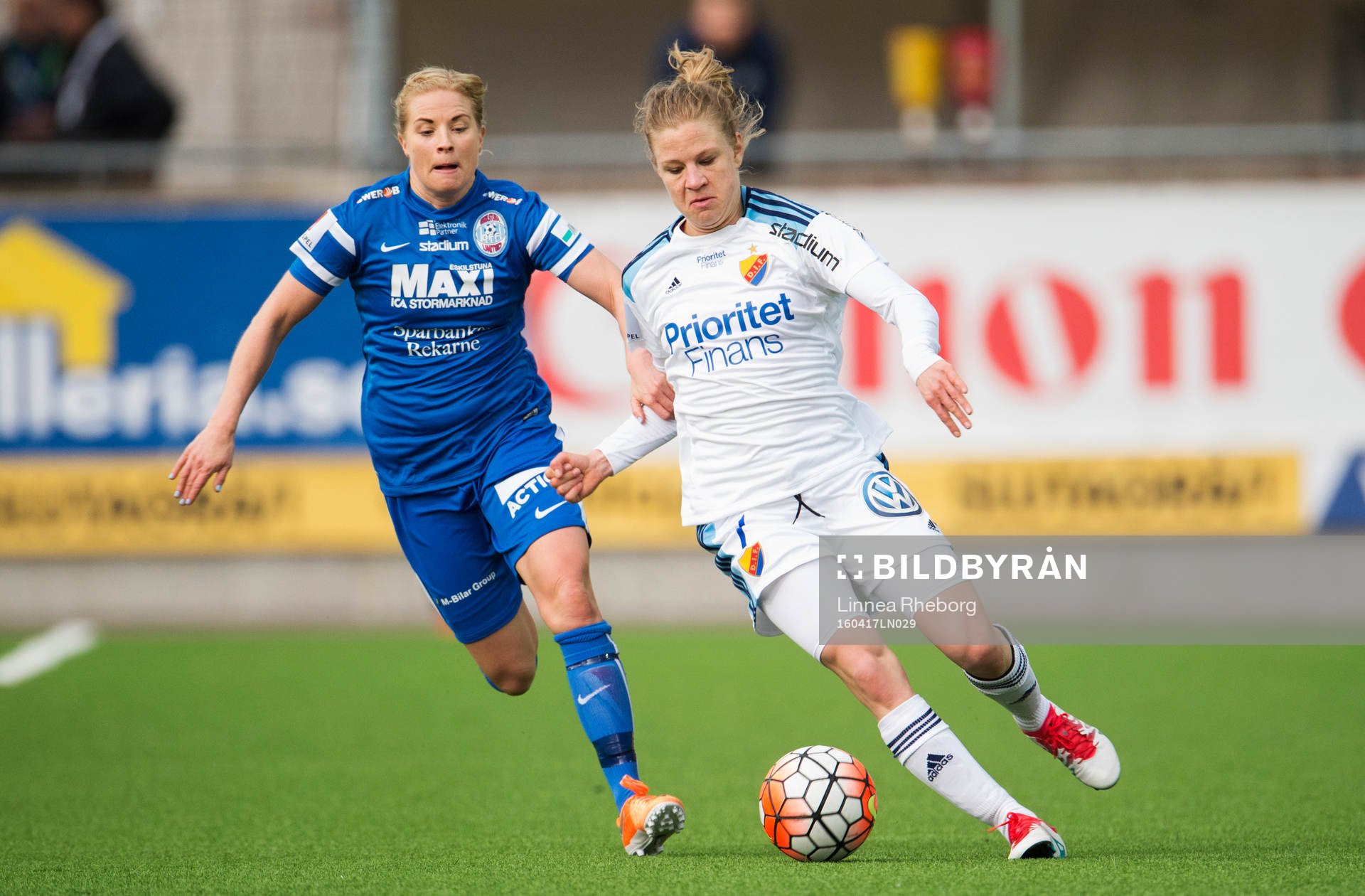 Djurgårdens Karin Schmidt och Eskilstunas Annica Svensson