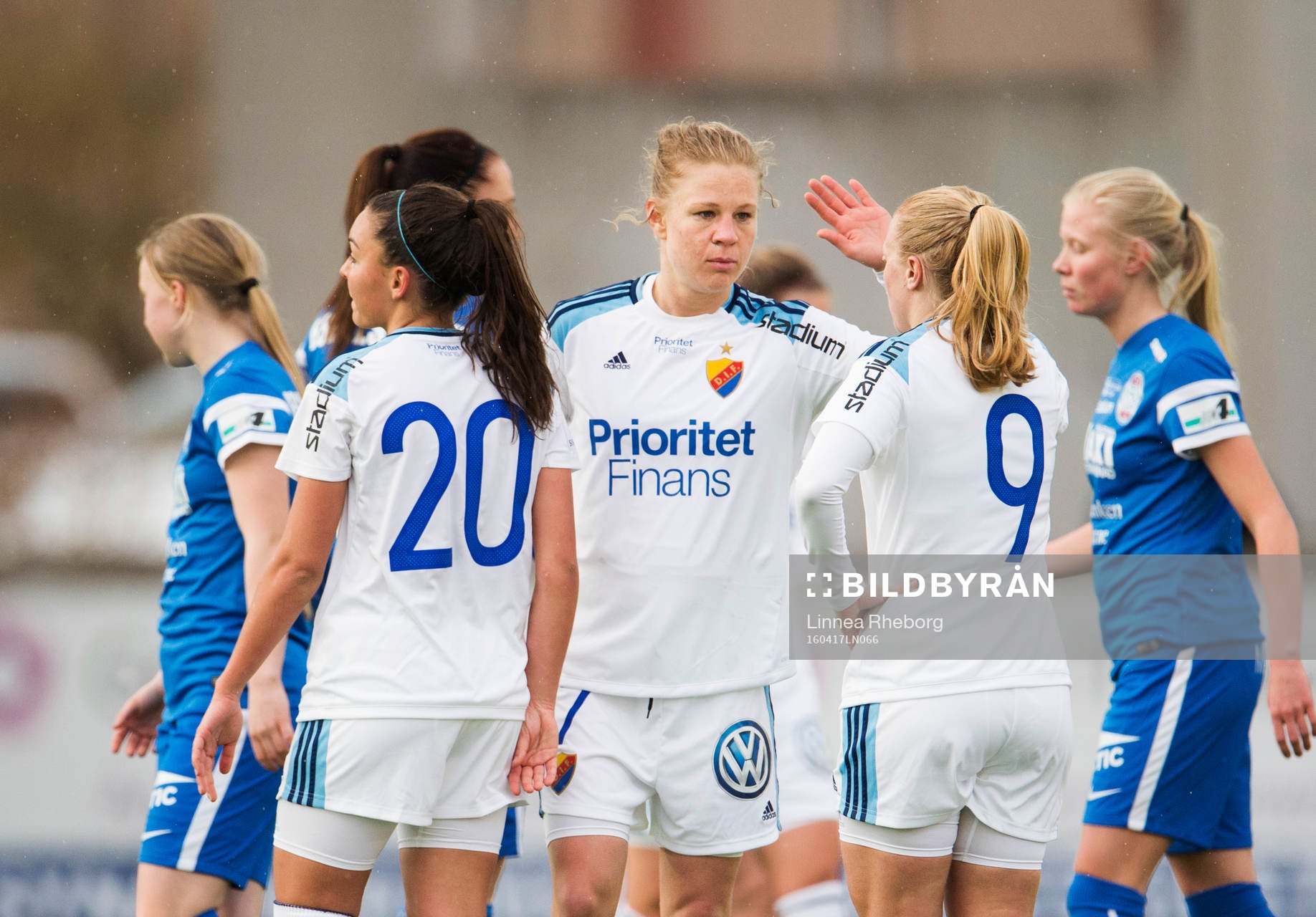 Djurgårdens Karin Schmidt jublar med Mia Jalkerud och