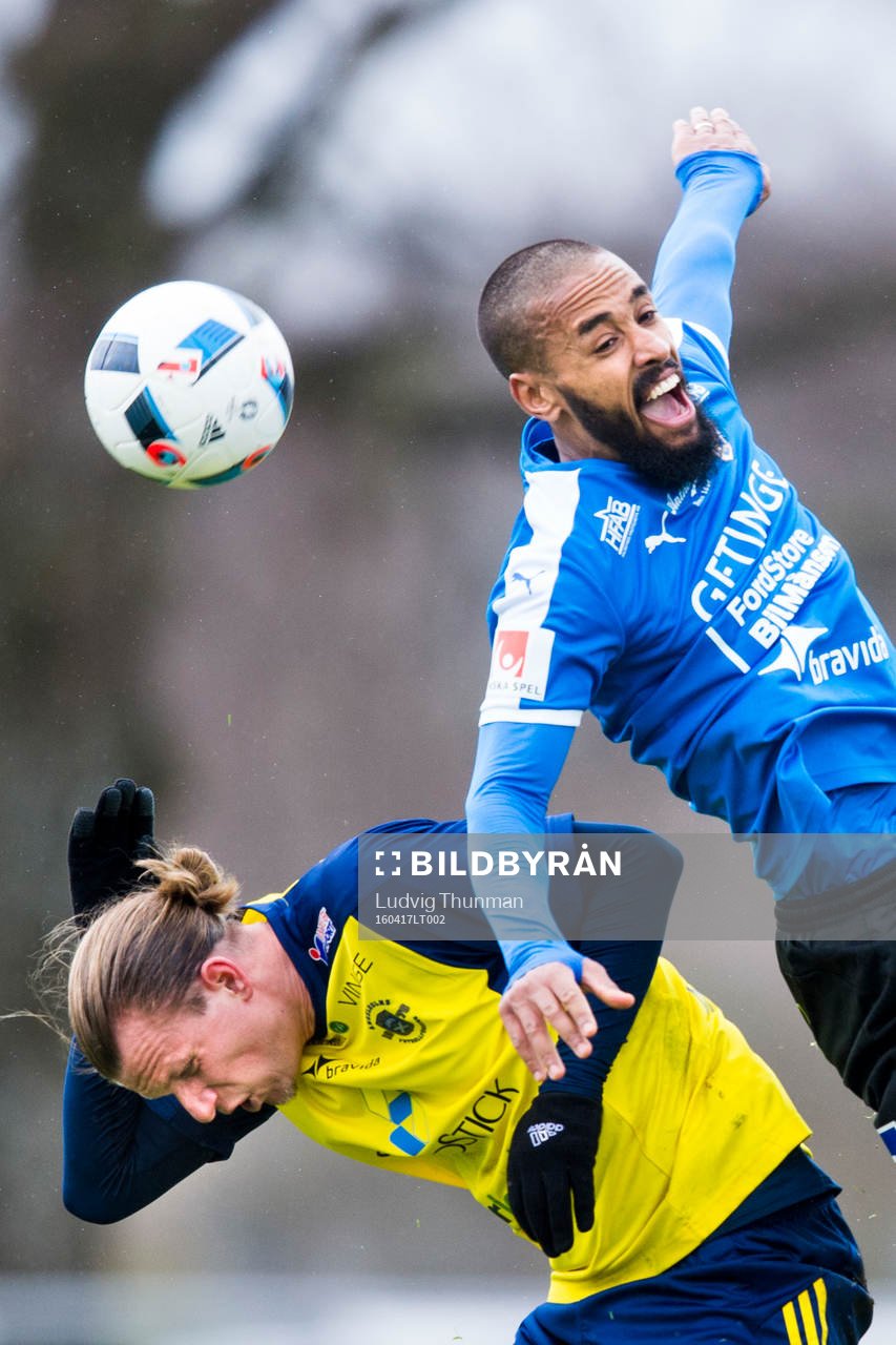 Ängelholms Sebastian Carlsen och Halmstads Junes Barny