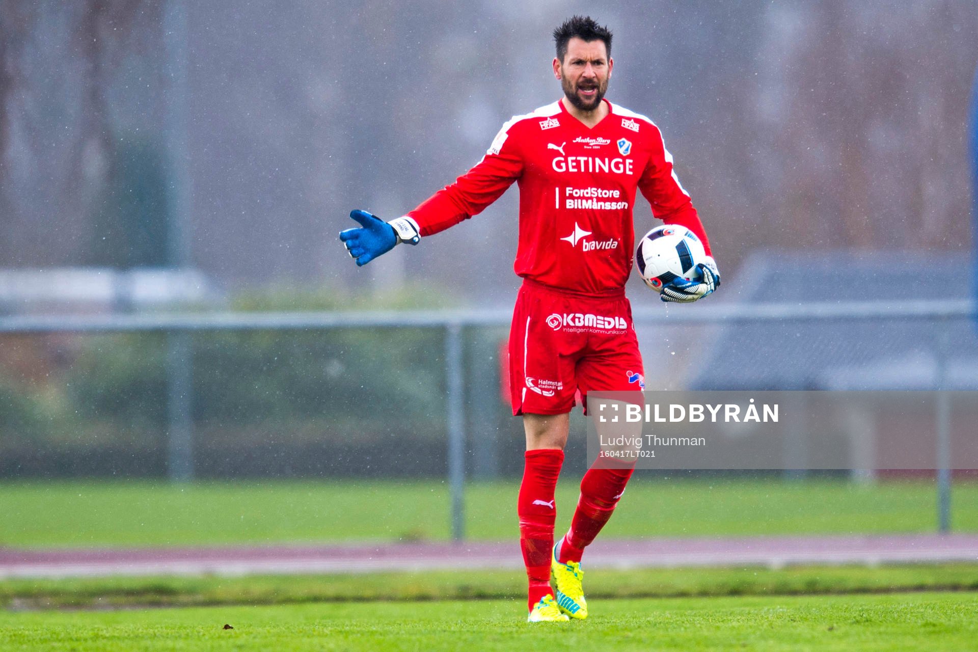 Halmstads målvakt Stojan Lukic under fotbollsmatchen i Superettan mellan Ängelholm och Halmstad den 17 april 2016 i Ängelholm.