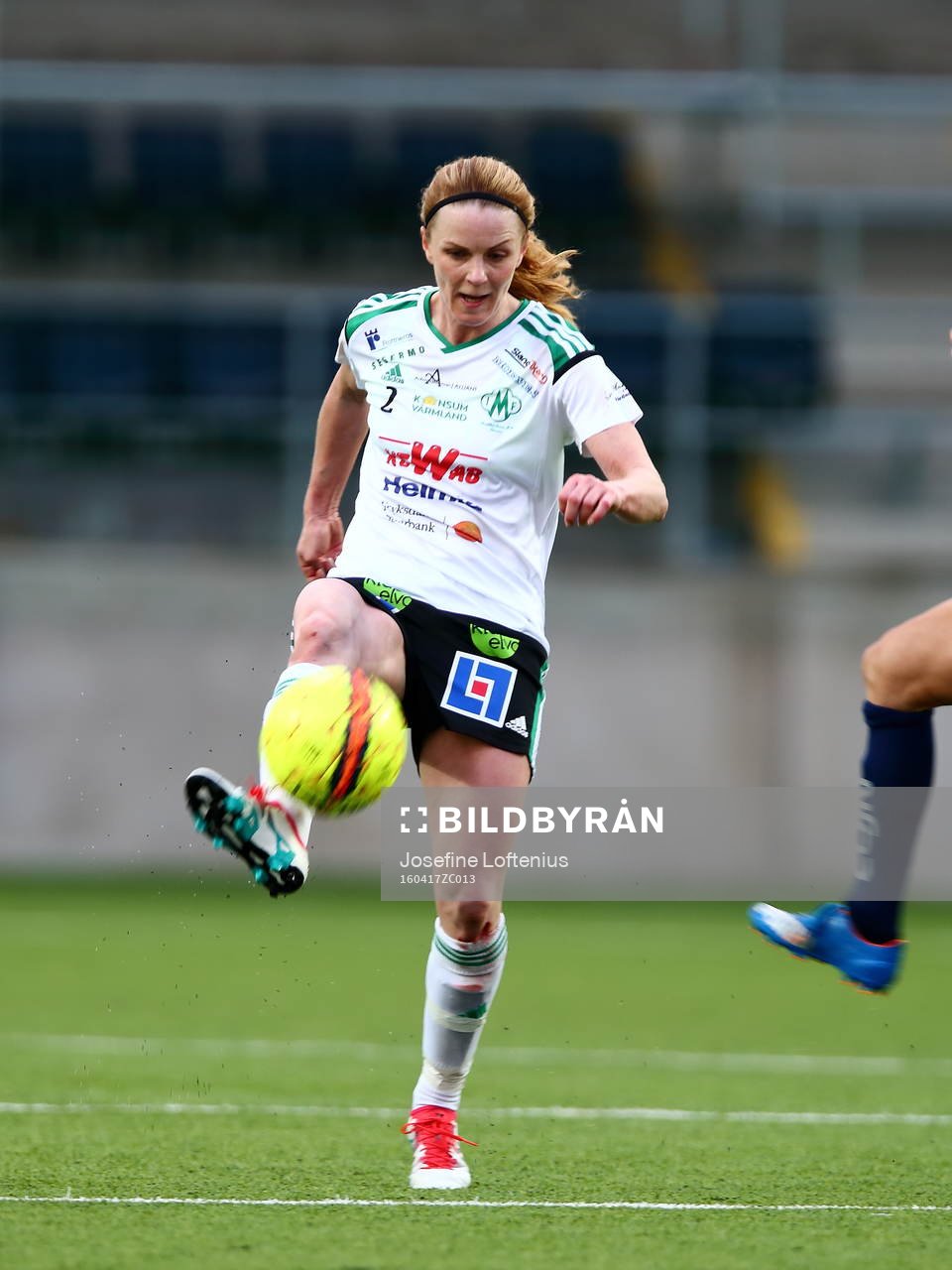 Mallbackens Theresé Stolpe under fotbollsmatchen i Damallsvenskan mellan Linköping och Mallbacken den 17 april 2016 i Linköping.