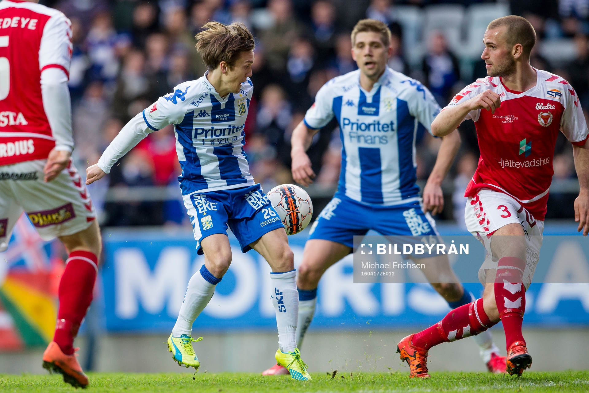 IFK Göteborgs Patrik Karlsson Lagemyr med en målchans under fotbollsmatchen i Allsvenskan mellan IFK Göteborg och Kalmar den 17 april 2016 i Göteborg.