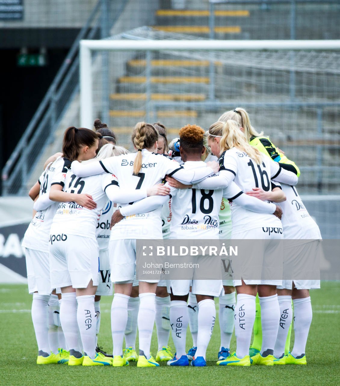 Umeås startelva samlas innan avspark