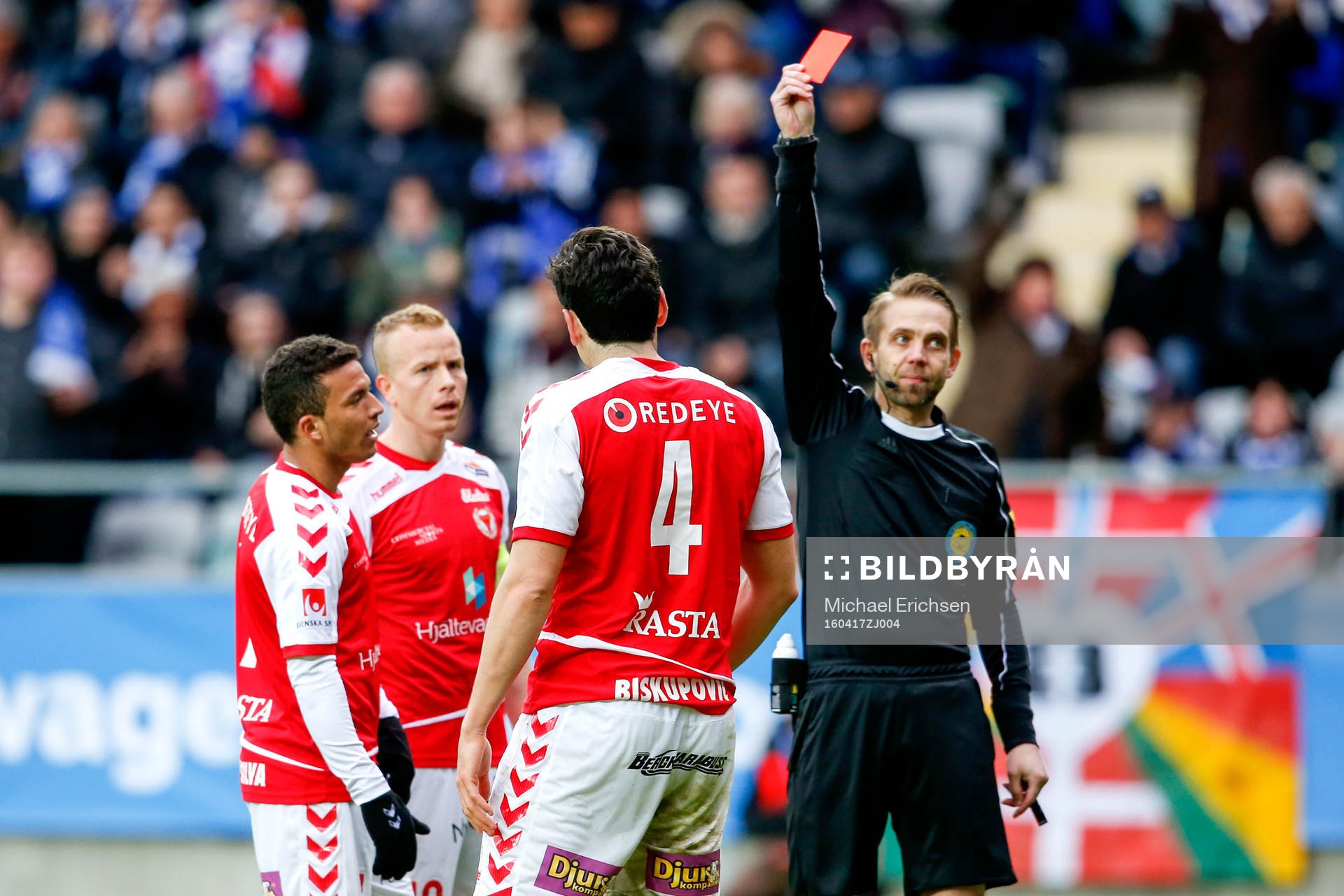 Kalmars Marko Biskupovic blir utvisad av domare Johan Hamlin