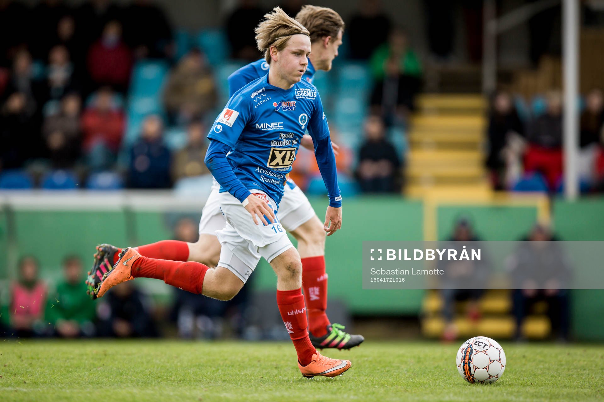 Åtvidabergs Simon Marklund under fotbollsmatchen i Superettan mellan Ljungskile och Åtvidaberg den 17 april 2016 i Ljungskile.