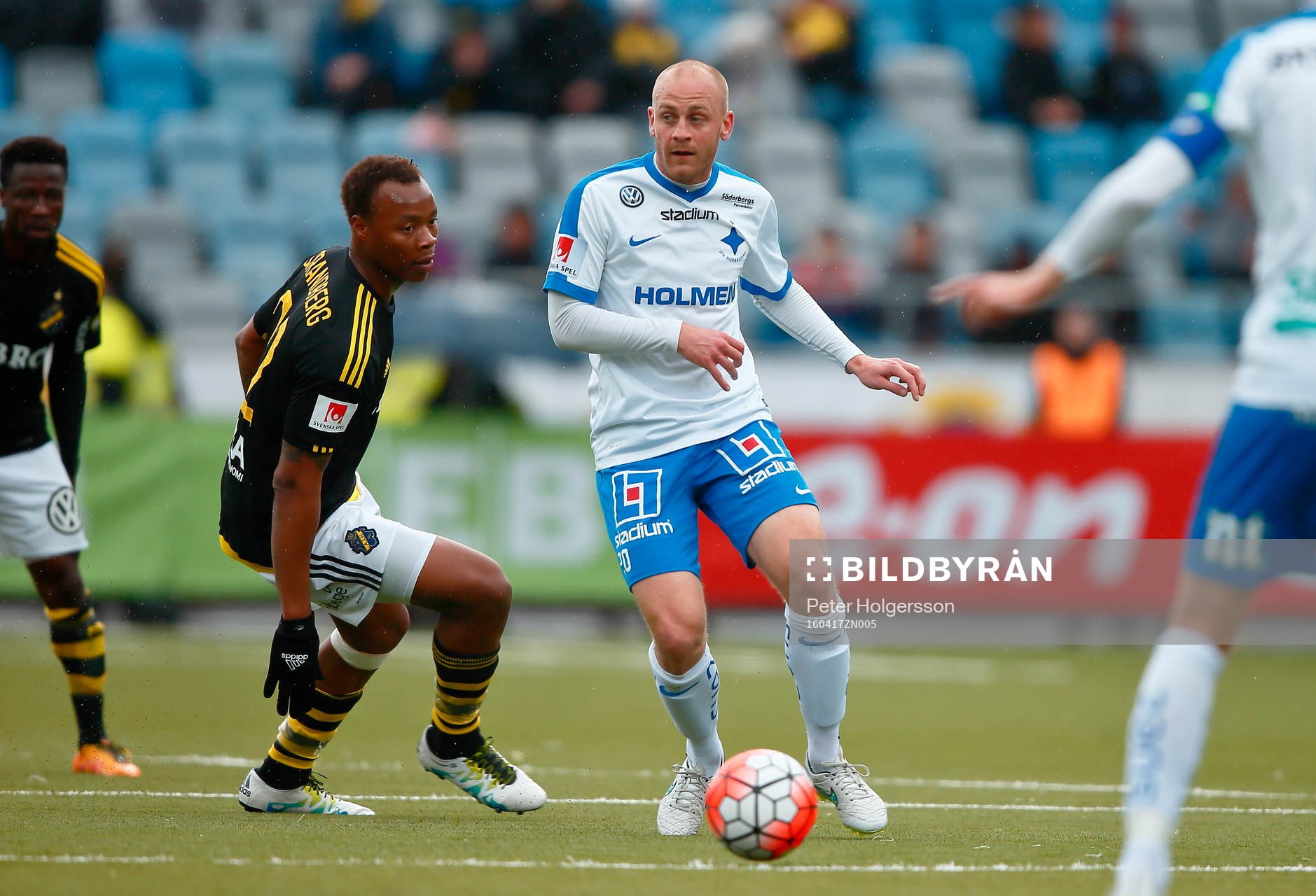 s Carlos Strandberg och Norrköpings Daniel Sjölund