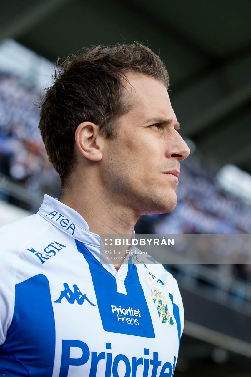 IFK Göteborgs Tobias Hysén på väg in till planen innan