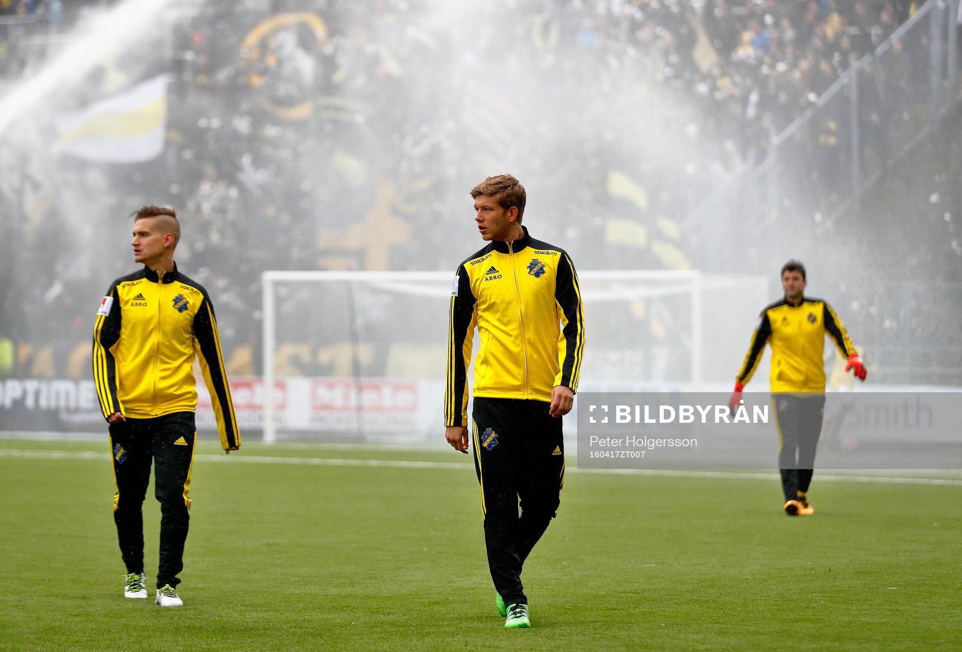 AIK-spelare före fotbollsmatchen i Allsvenskan mellan