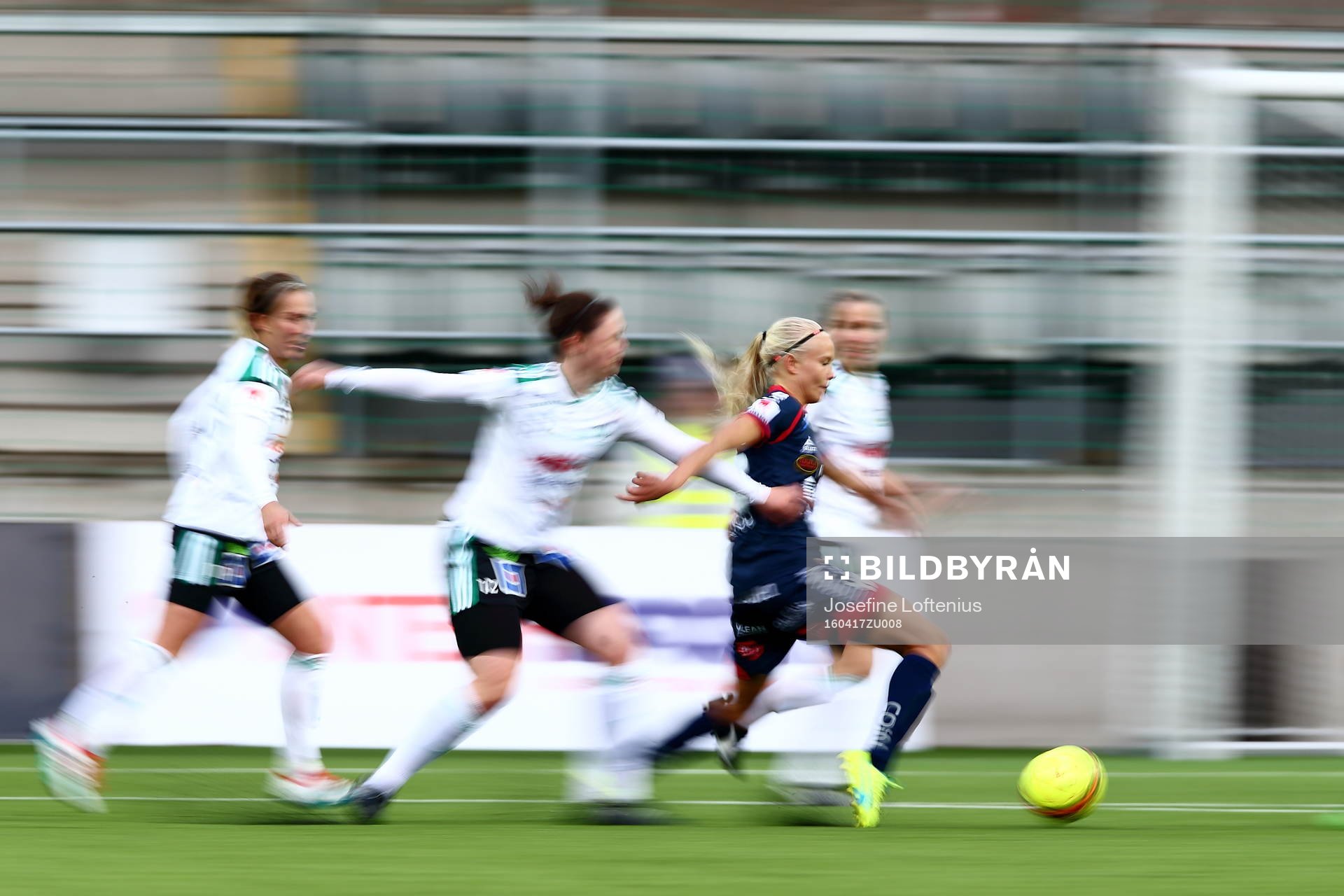 Linköpings Pernille Harder under fotbollsmatchen i Damallsvenskan mellan Linköping och Mallbacken den 17 april 2016 i Linköping.