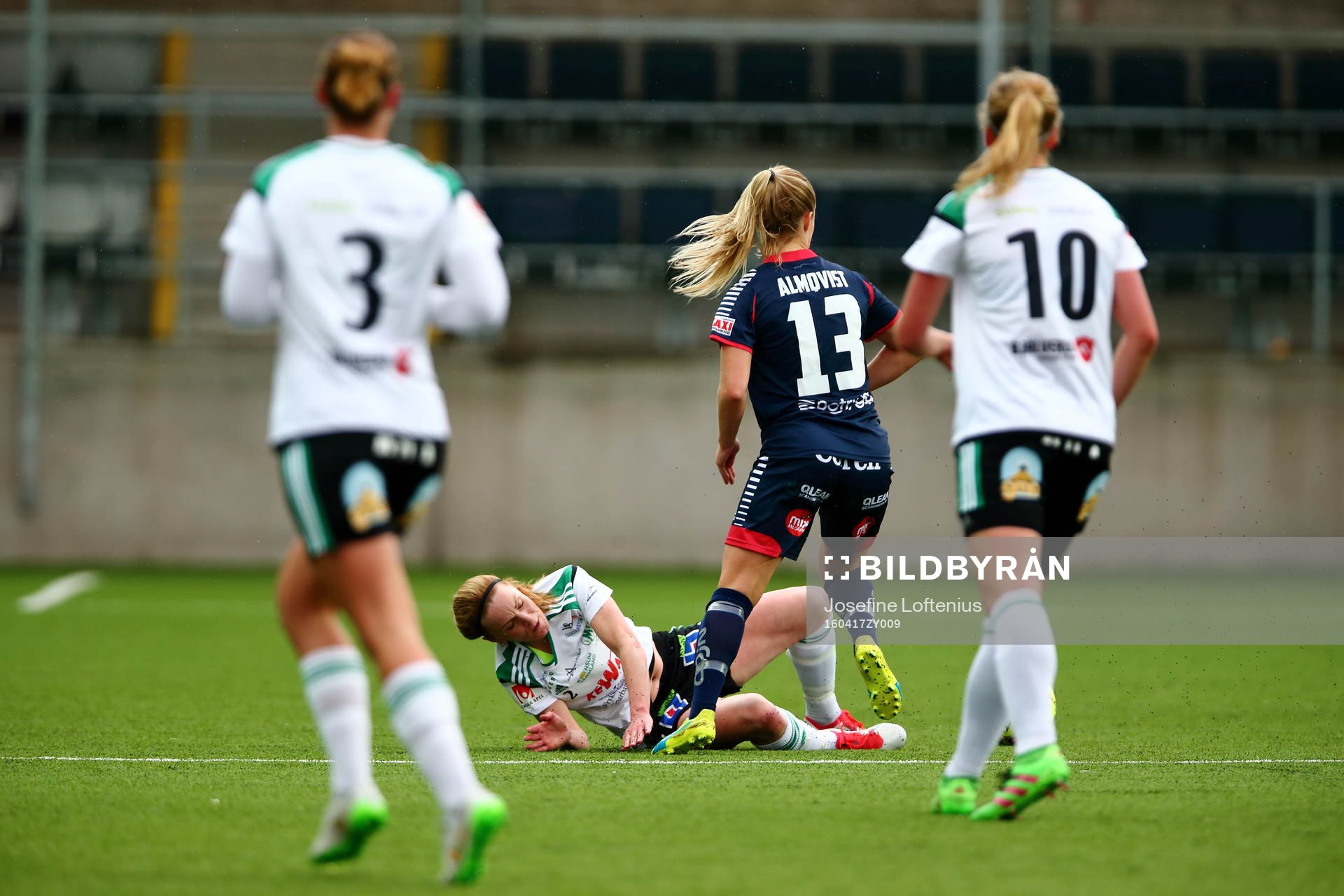 Mallbackens Theresé Stolpe under fotbollsmatchen i Damallsvenskan mellan Linköping och Mallbacken den 17 april 2016 i Linköping.