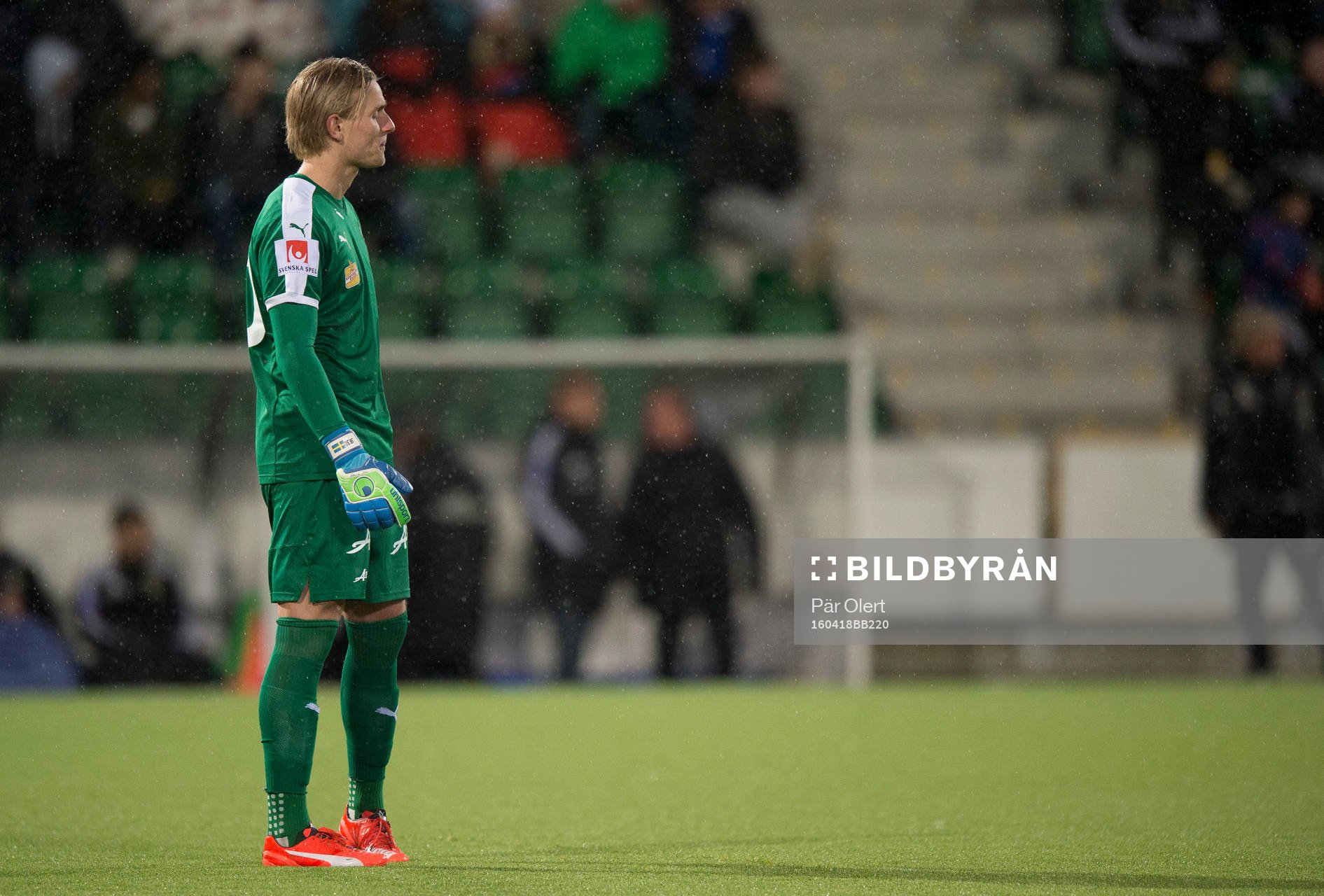 Örebros målvakt Jacob Rinne deppar