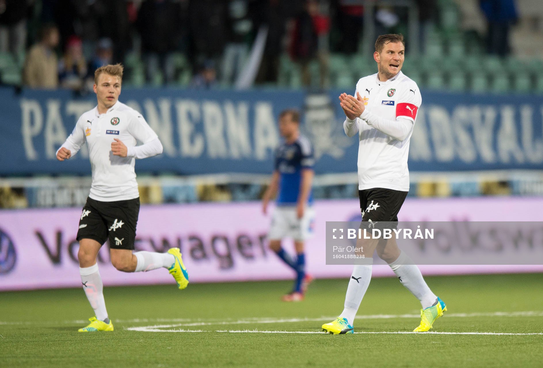 Örebros Robert Åhman Persson jublar