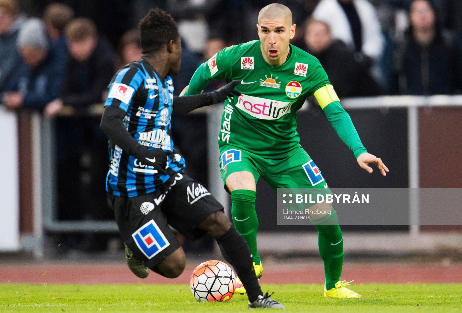Dalkurds Rawez Lawan och Sirius Kingsley Kofi Sarfo i kamp